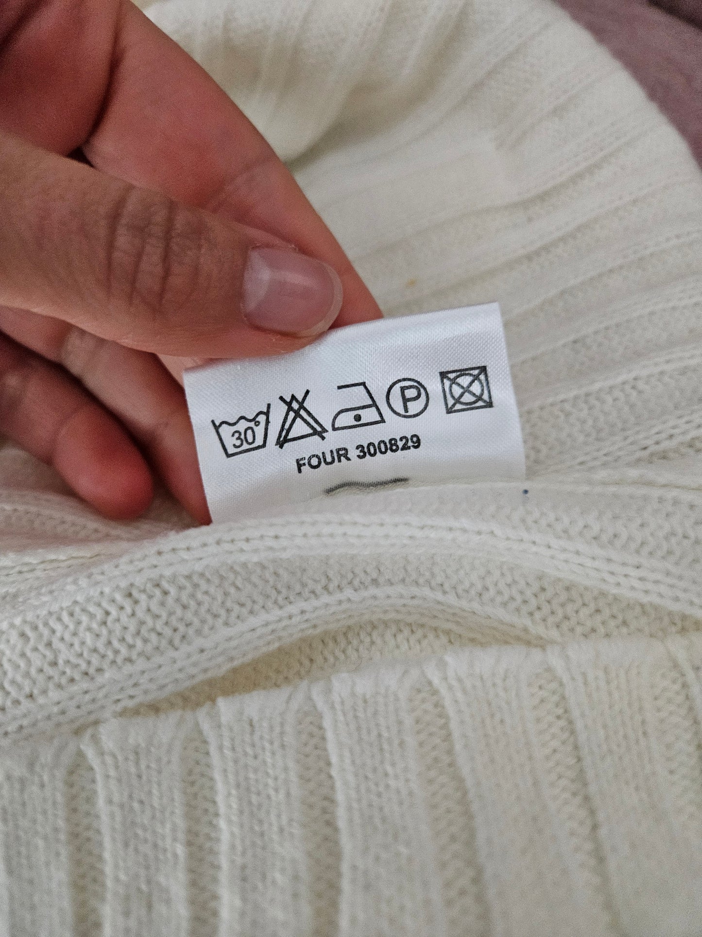 Pull côtelé blanc avec ceinture