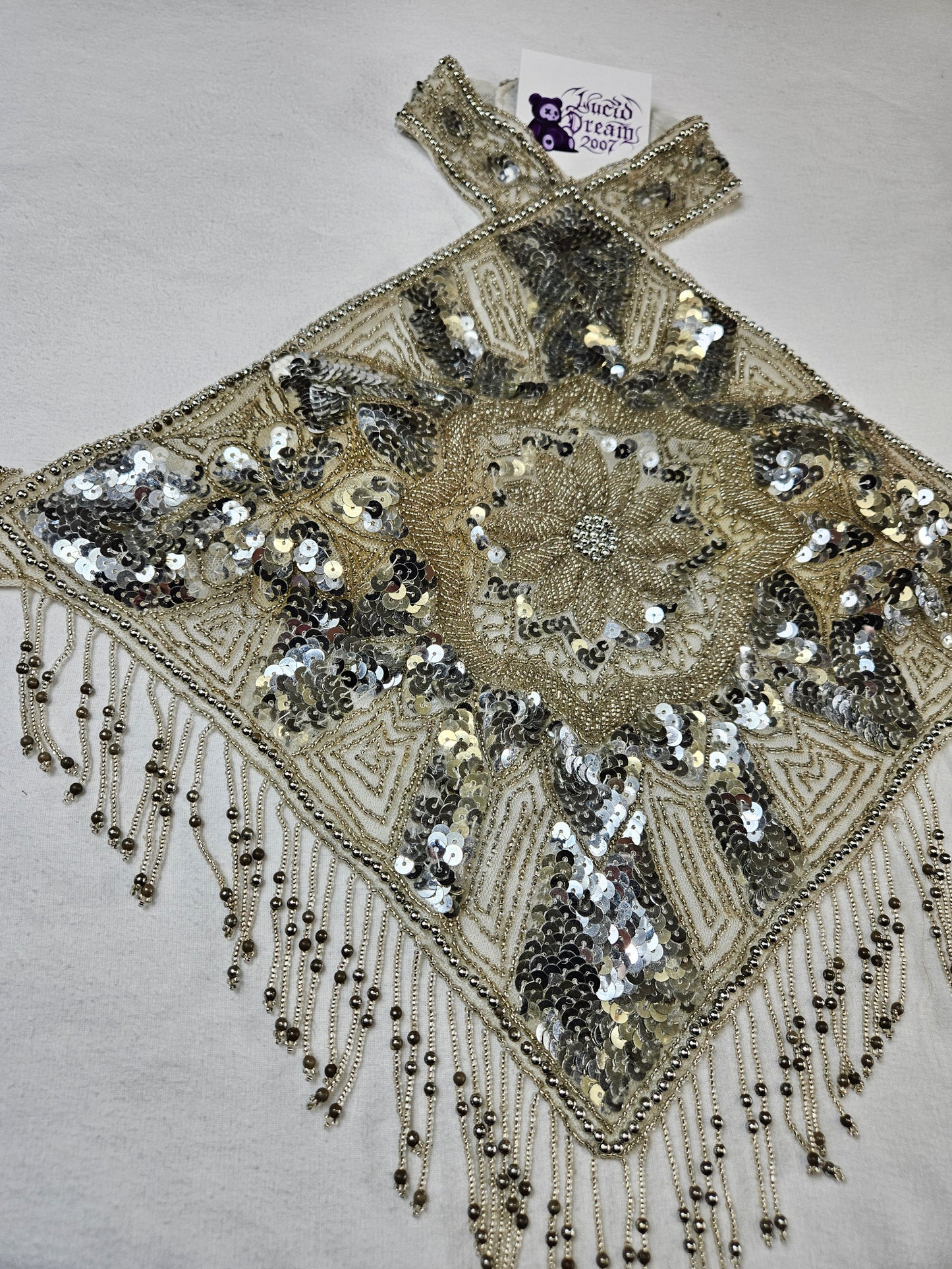 Haut dos nu brodé blanc et argenté