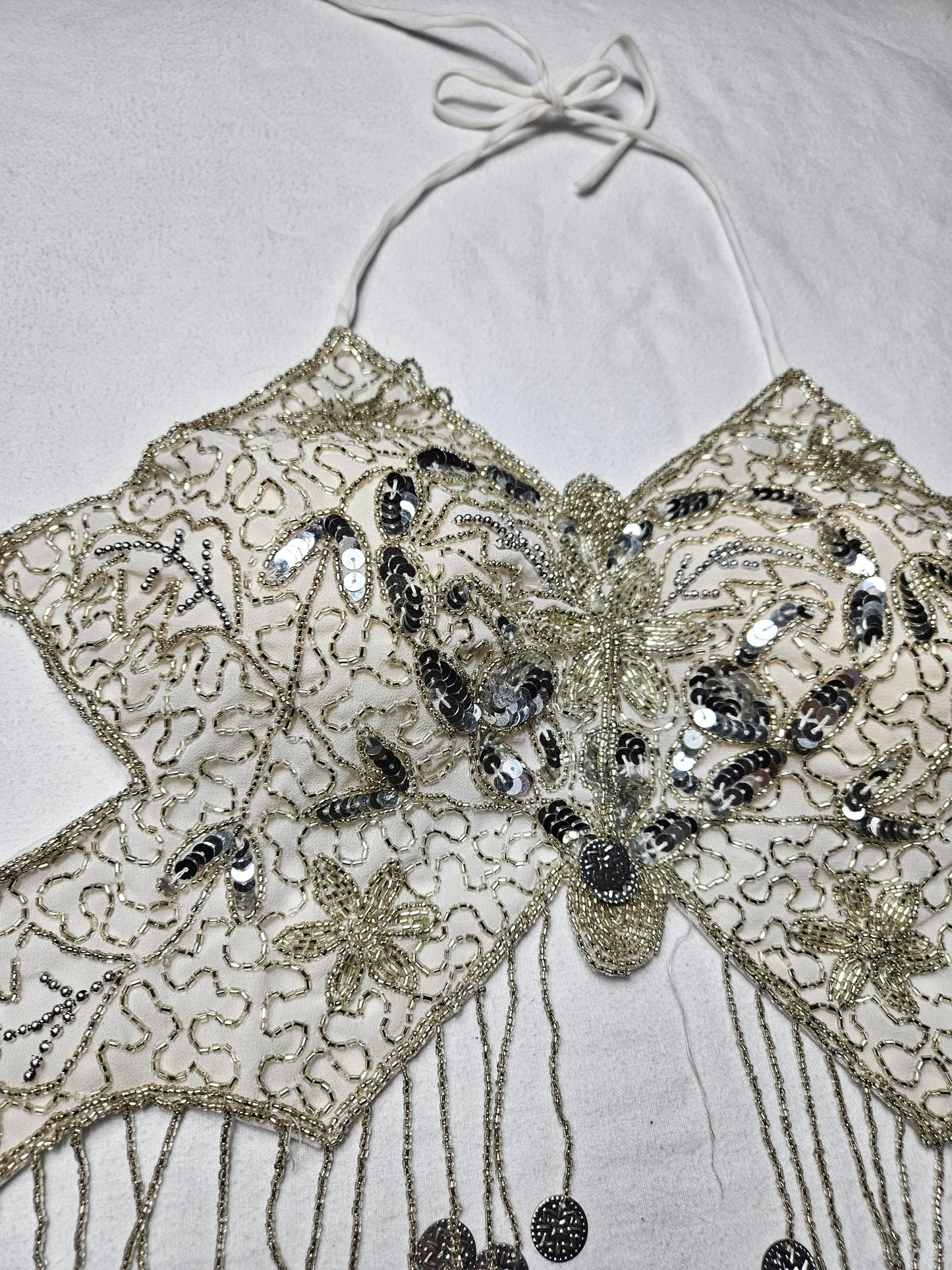 Dos nu papillon brodé blanc et argent