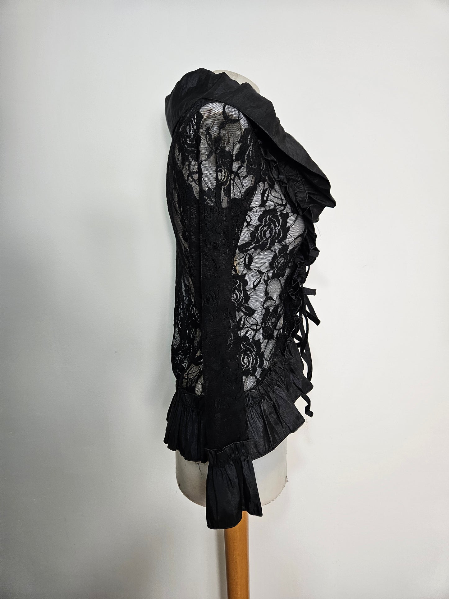 Chemisier en dentelle et satin