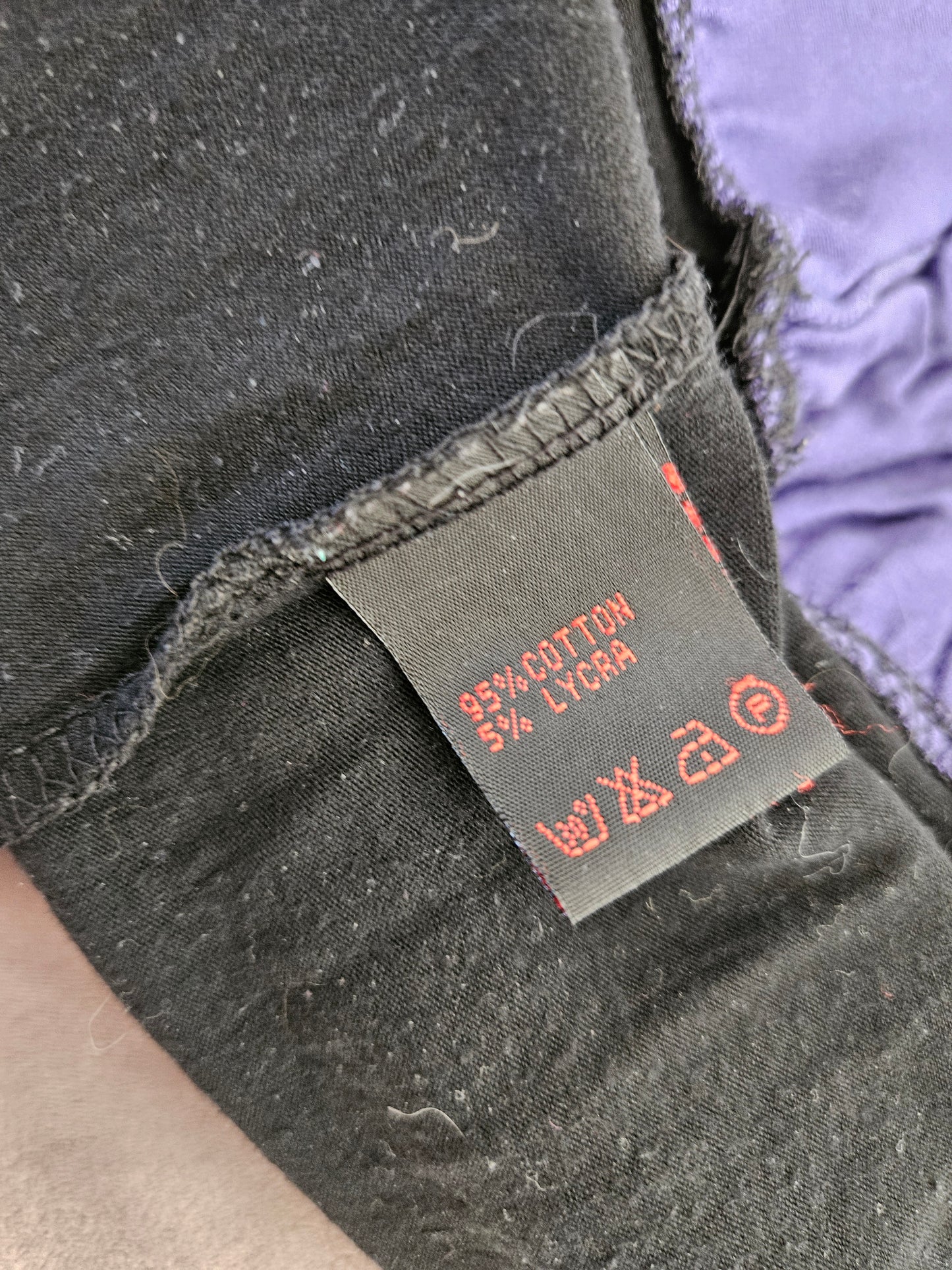 Robe noir et violette