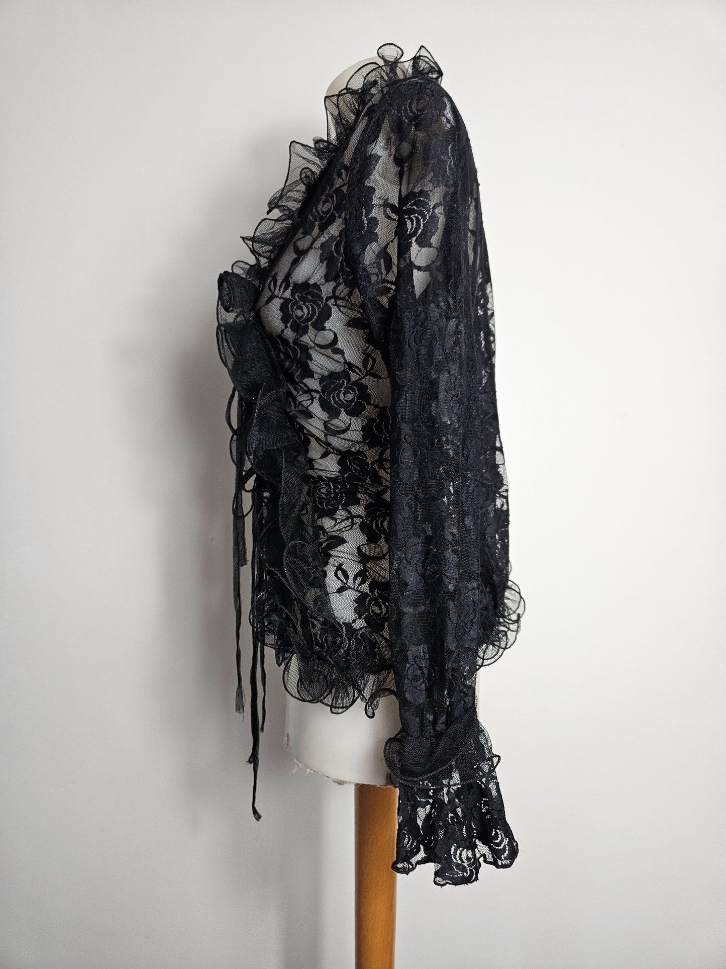 Chemise en dentelle à volants