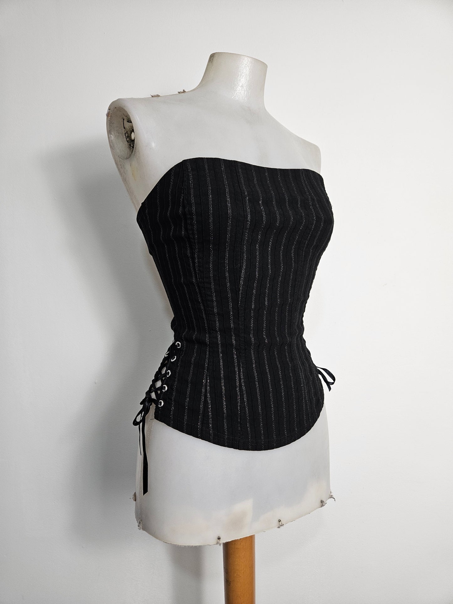 Bustier rayé noir et argenté