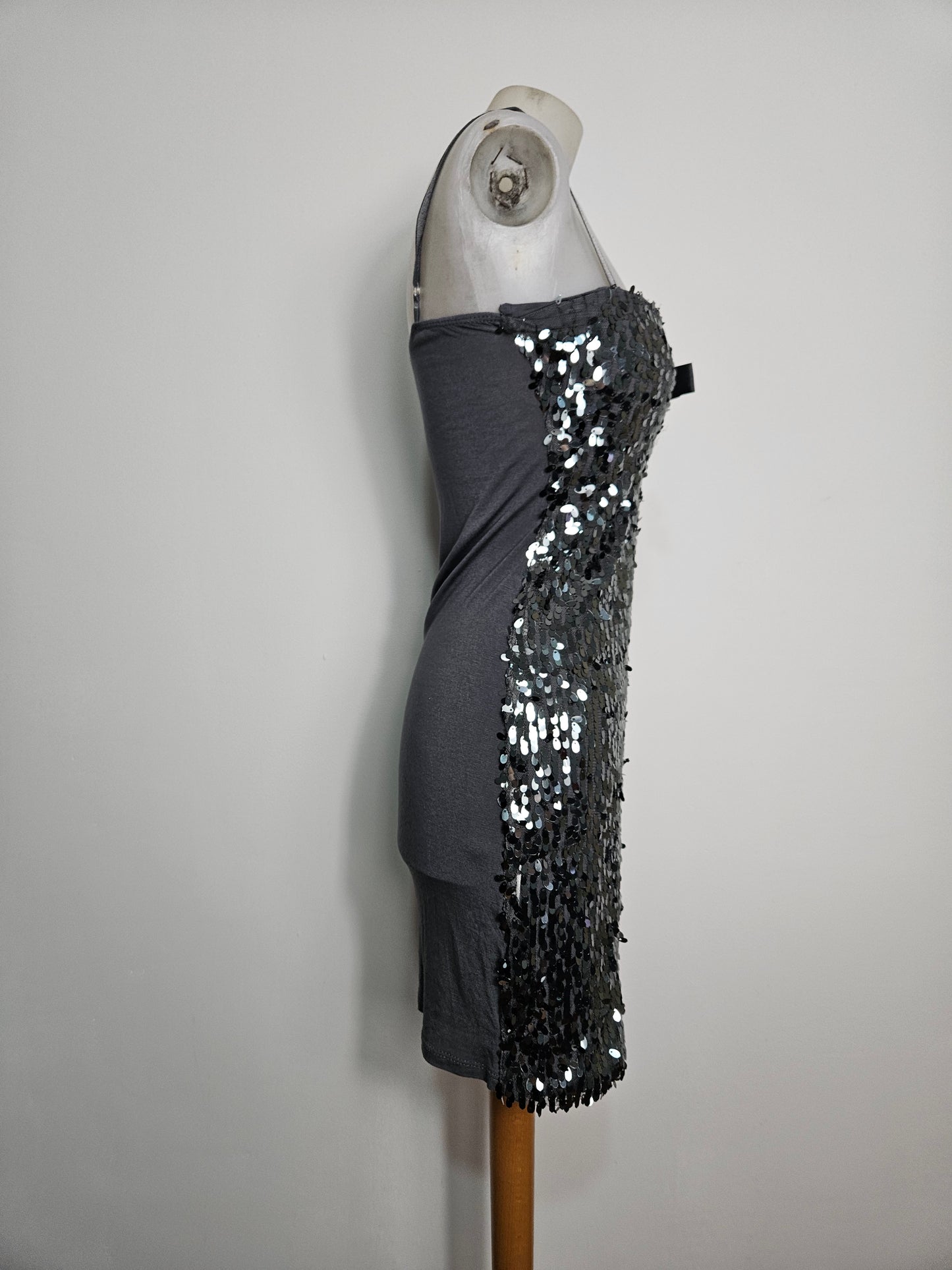 Robe à sequins argentés