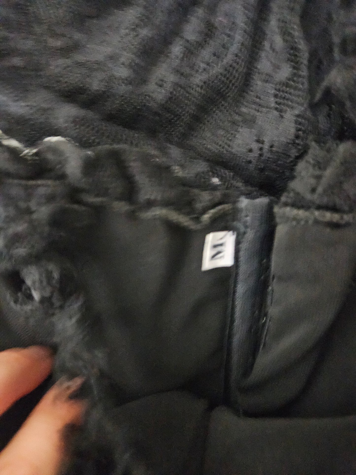 Conjunto negro con detalles de encaje