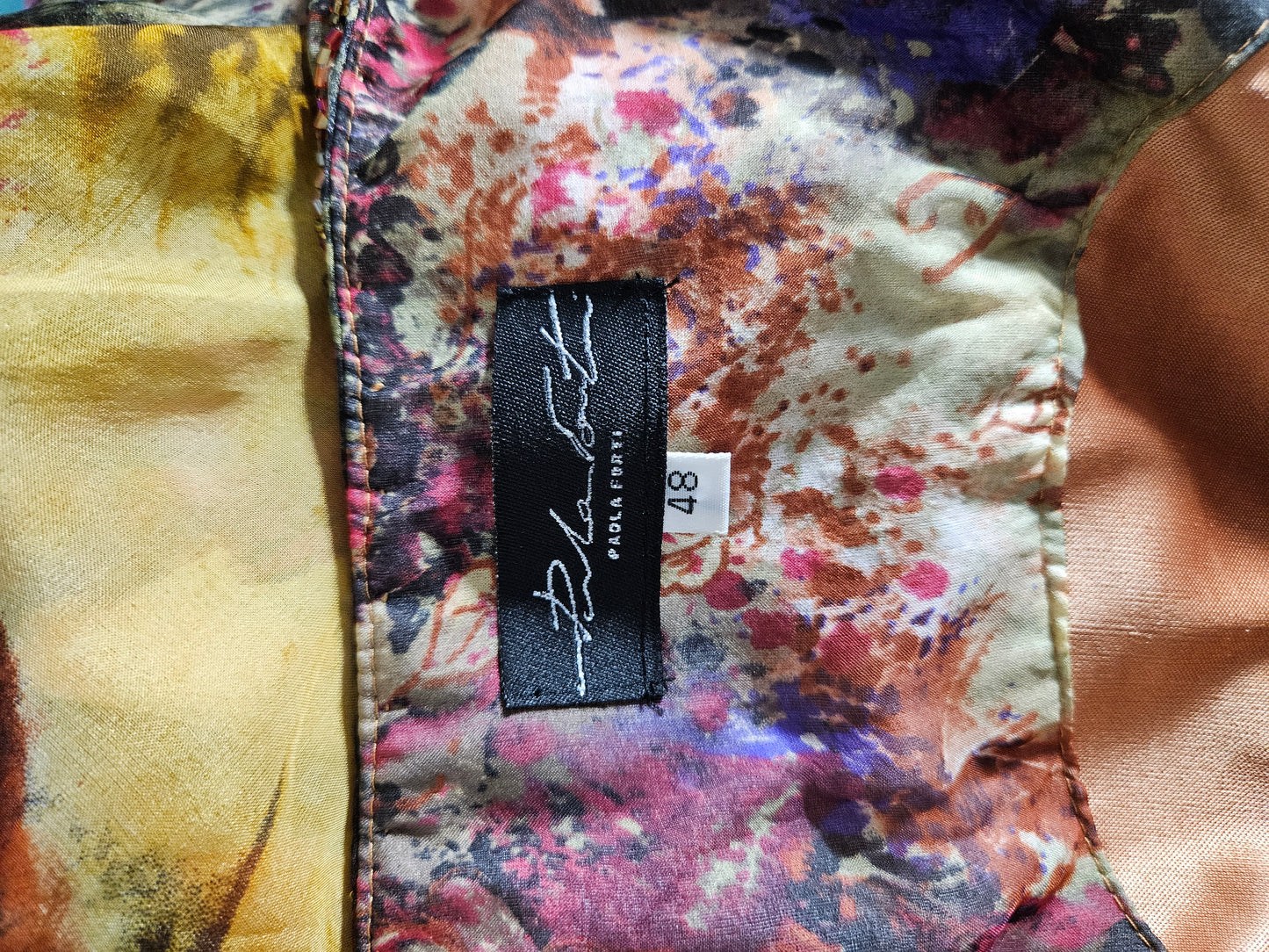 Vestido de seda bordado en tonos ocres