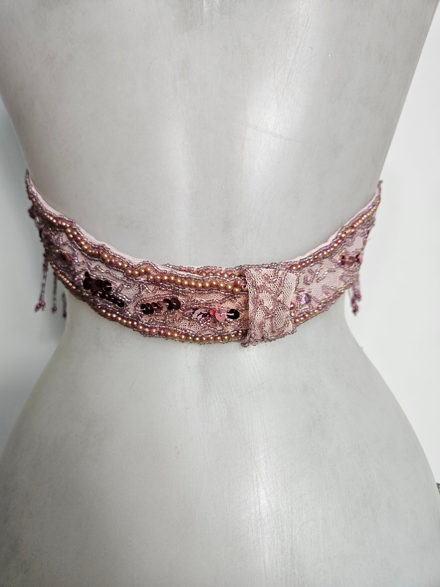 Dos nu brodé de sequins rose