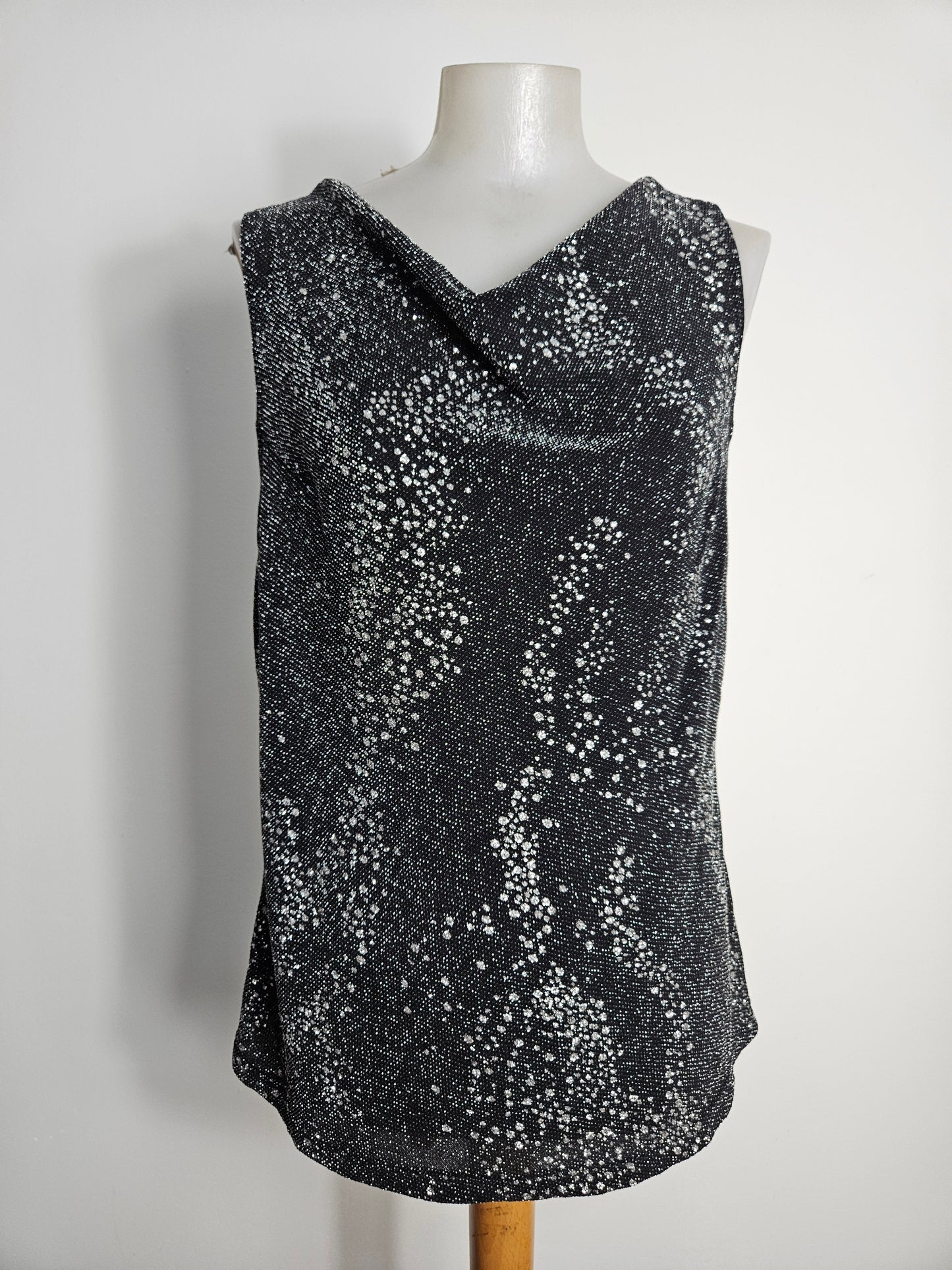 Cuello alto con pedrería