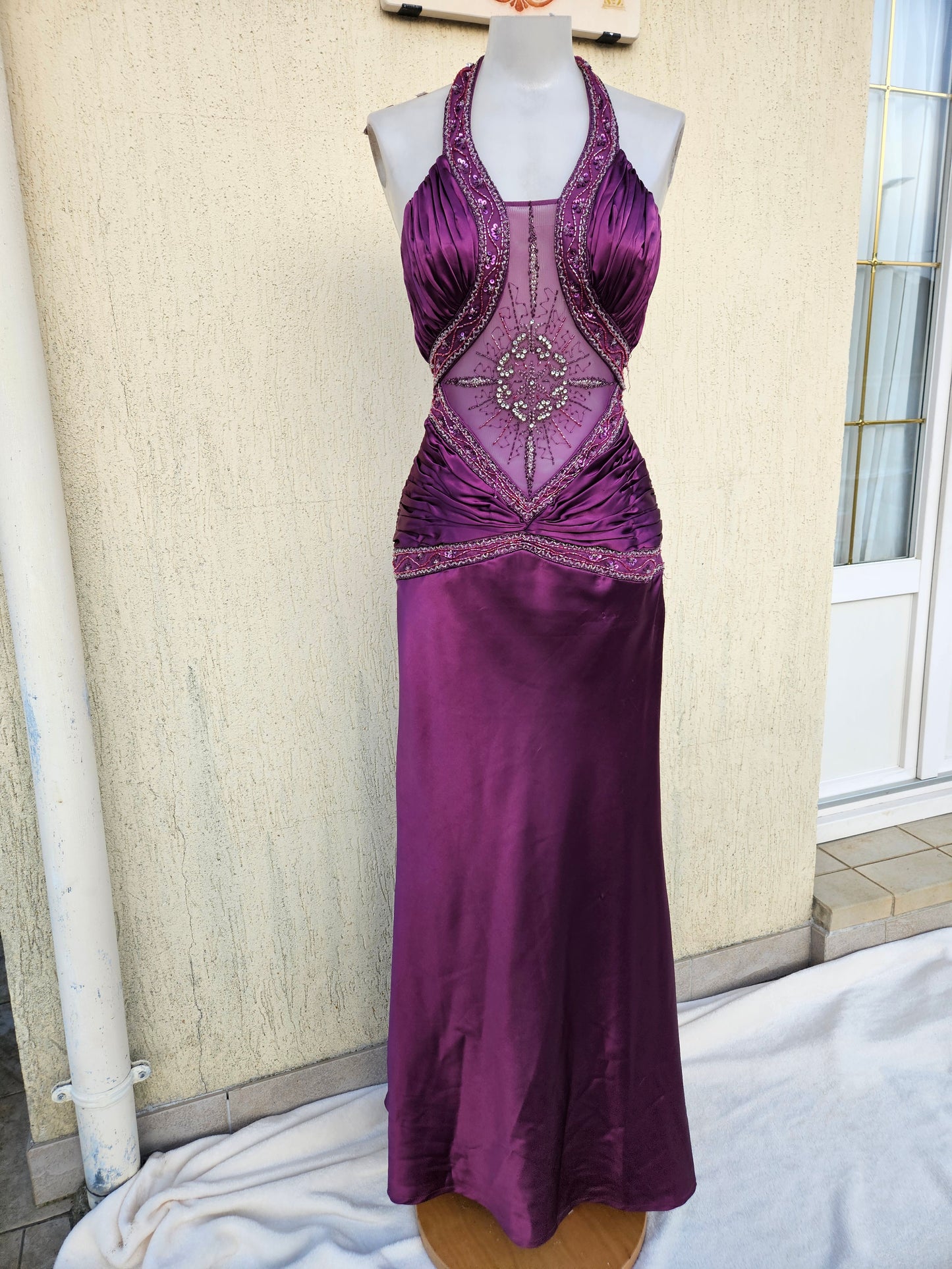 Robe satinée dos nu