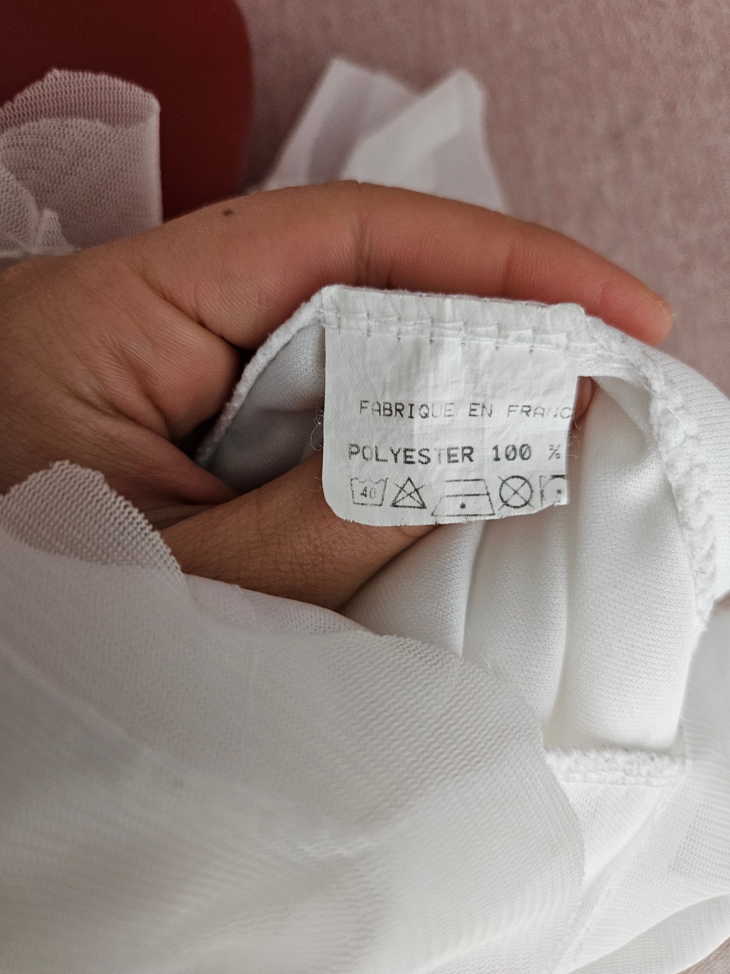 Robe blanche en voile à volants