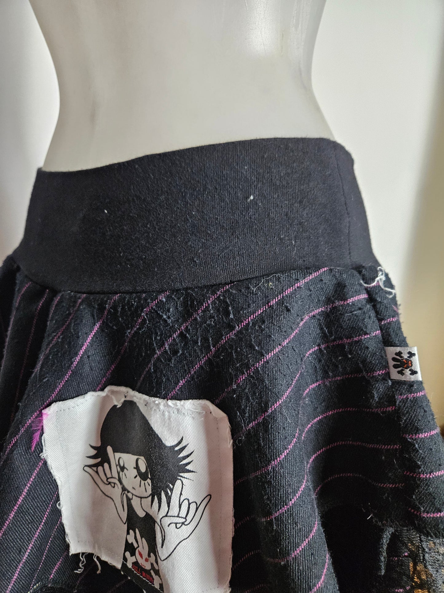 Jupe asymétrique à patch