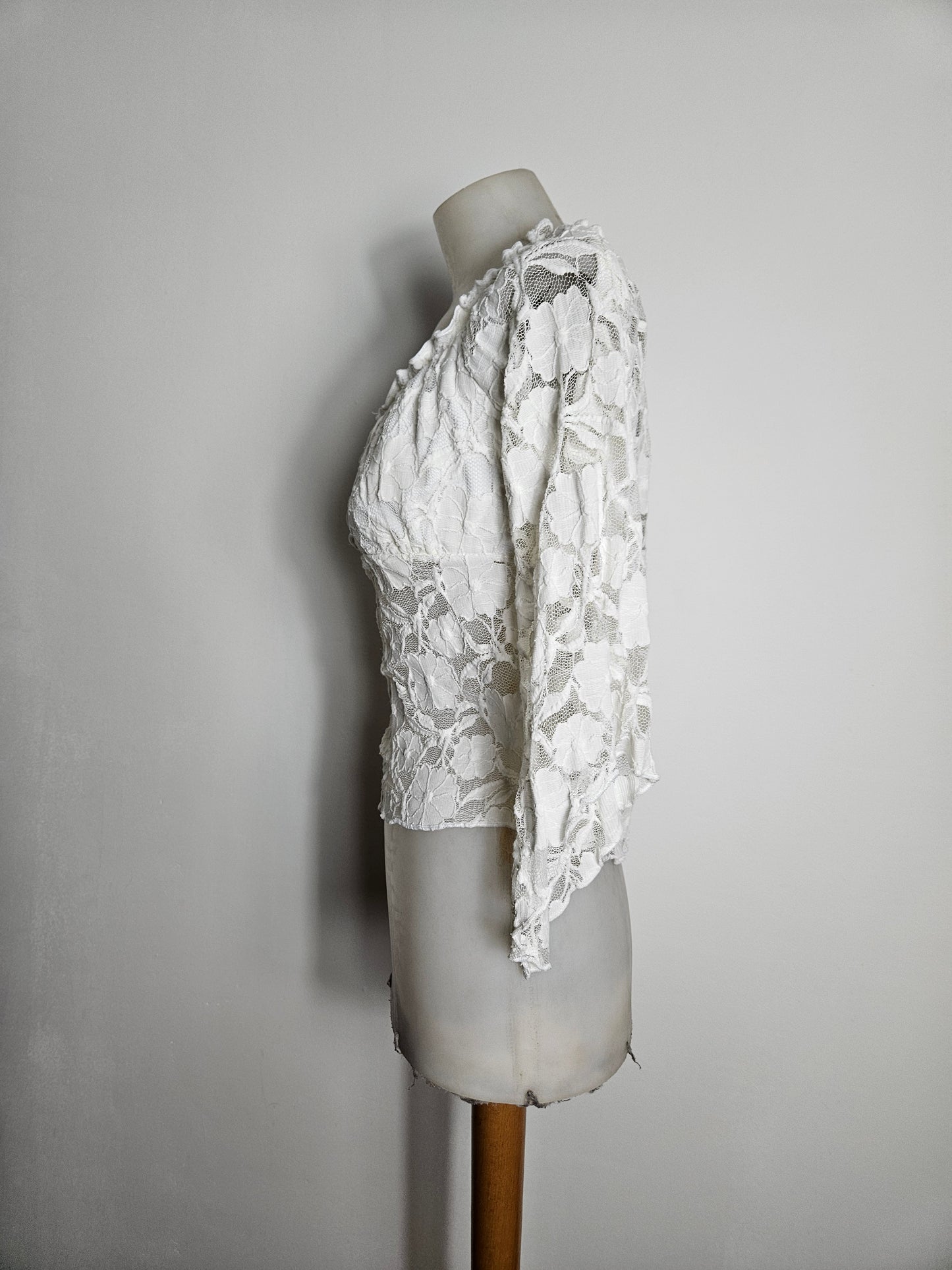 Haut en dentelle blanche col froncé