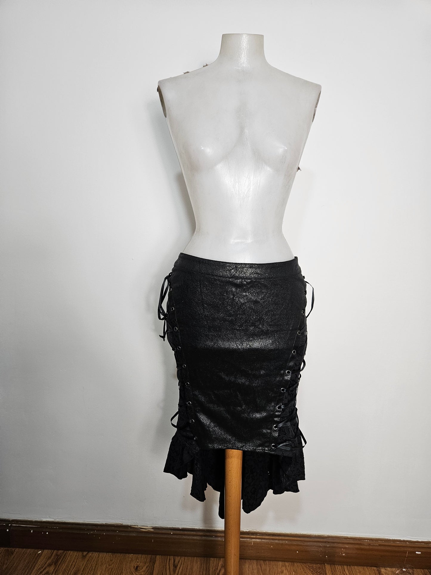 Jupe similicuir et laçage Punk Rave