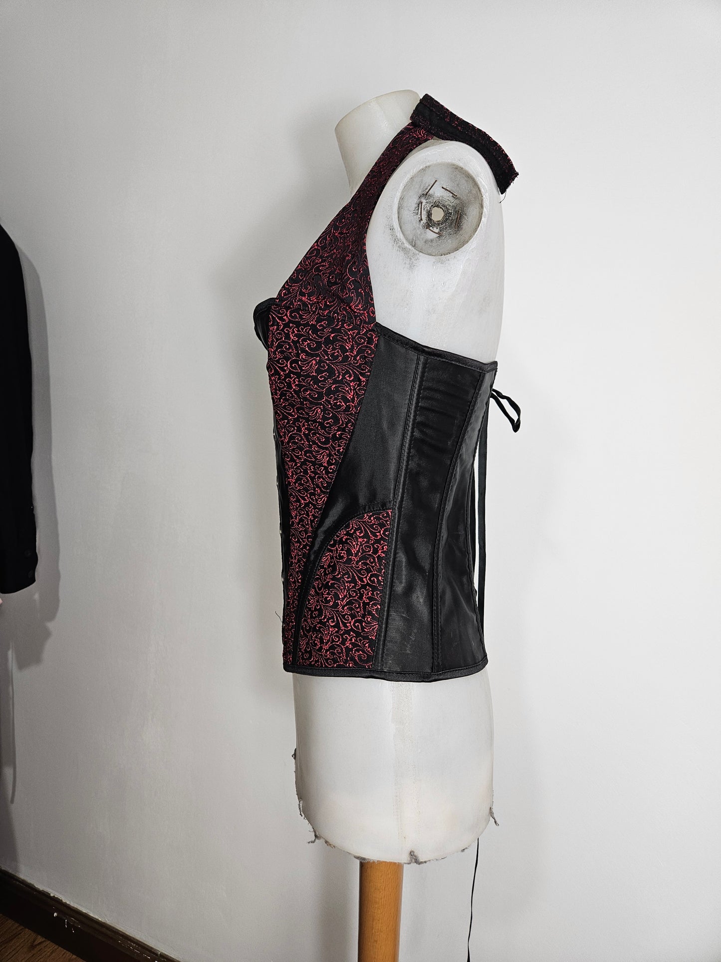 Corset dos nu noir et rouge