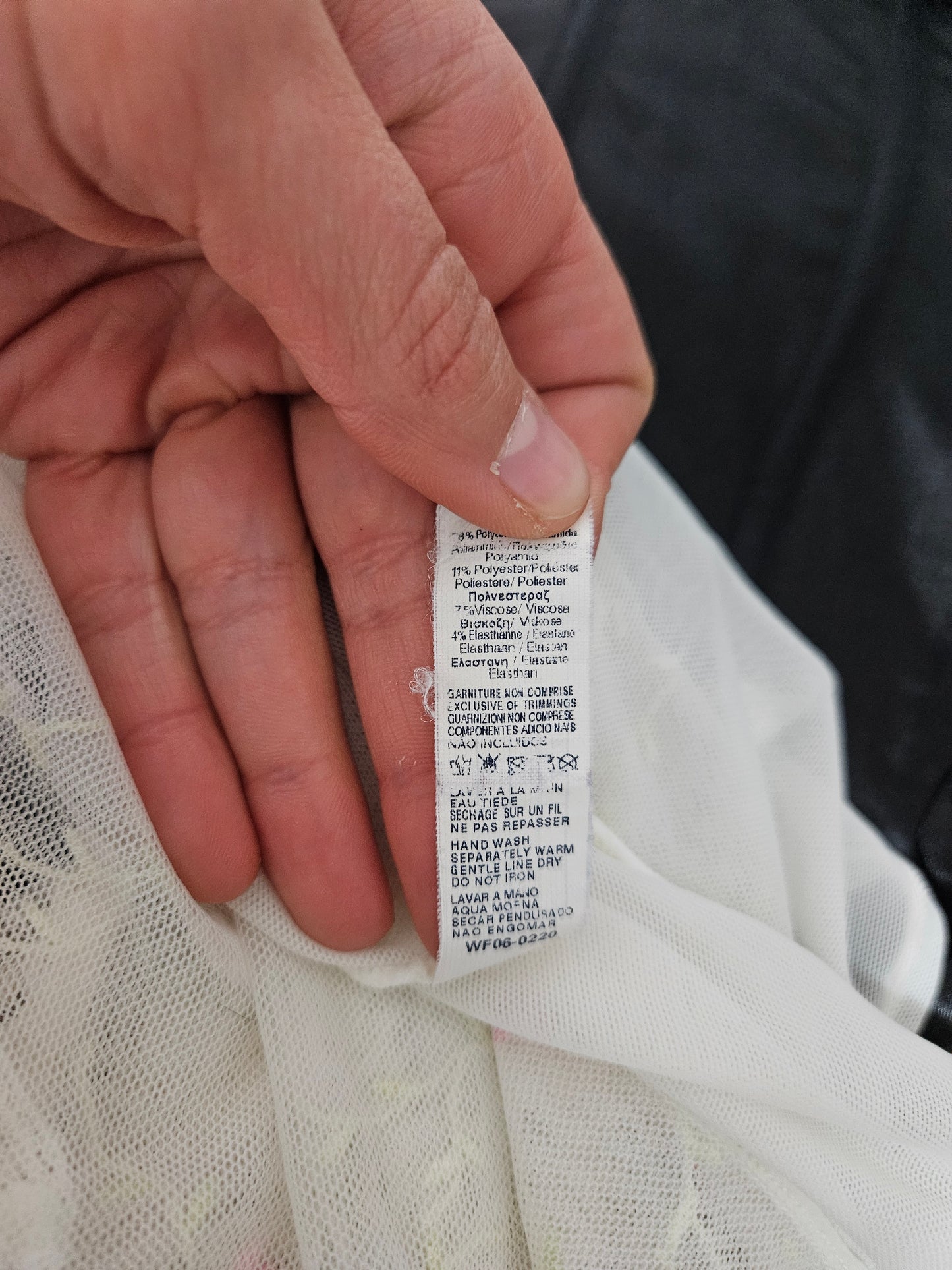 Haut en voile blanc détails fleurs