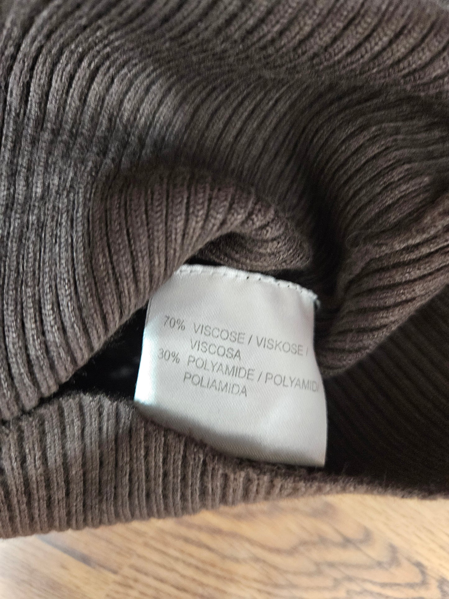Pull côtelé marron à détails