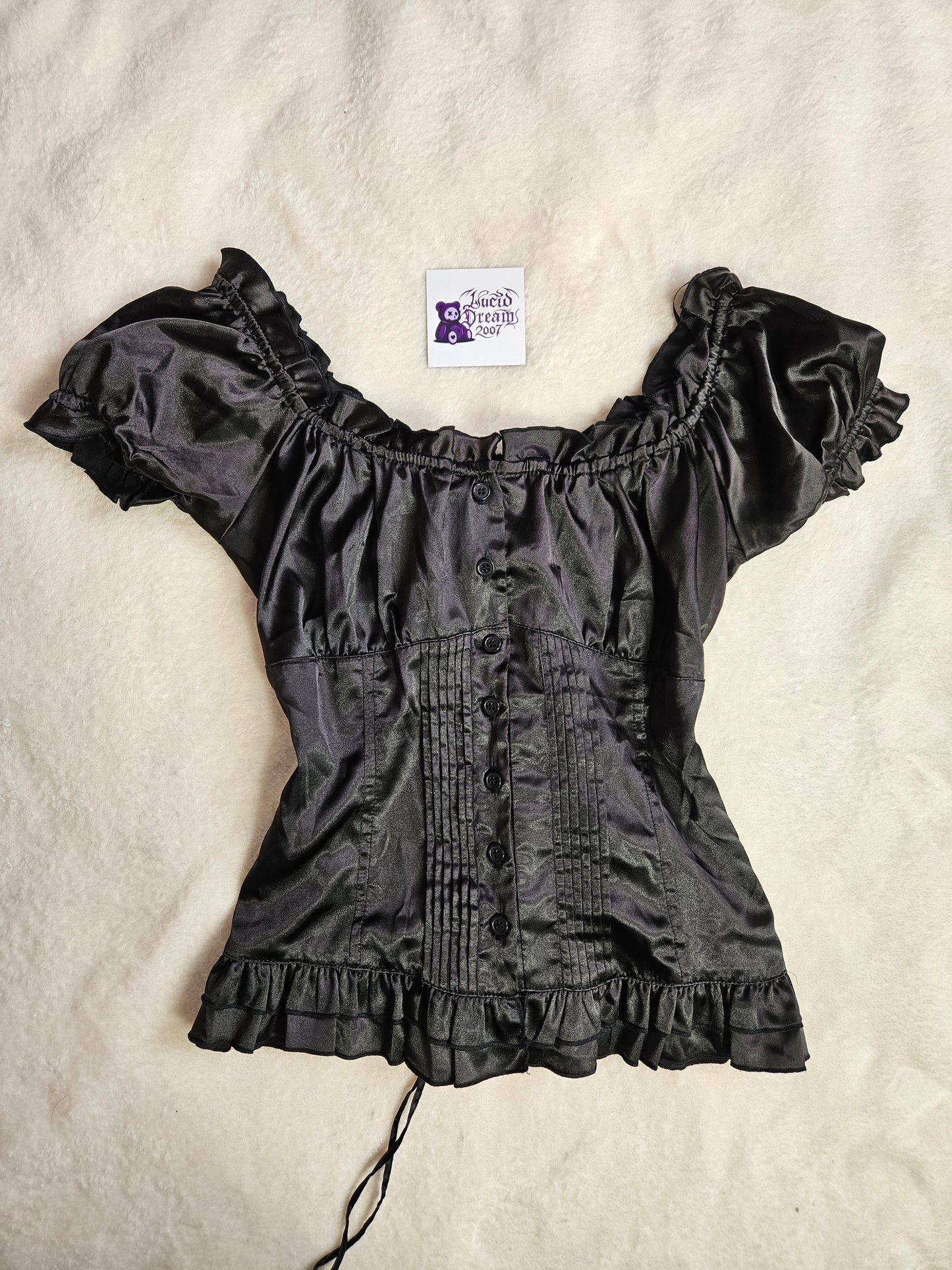 Haut satiné noir dos lacé