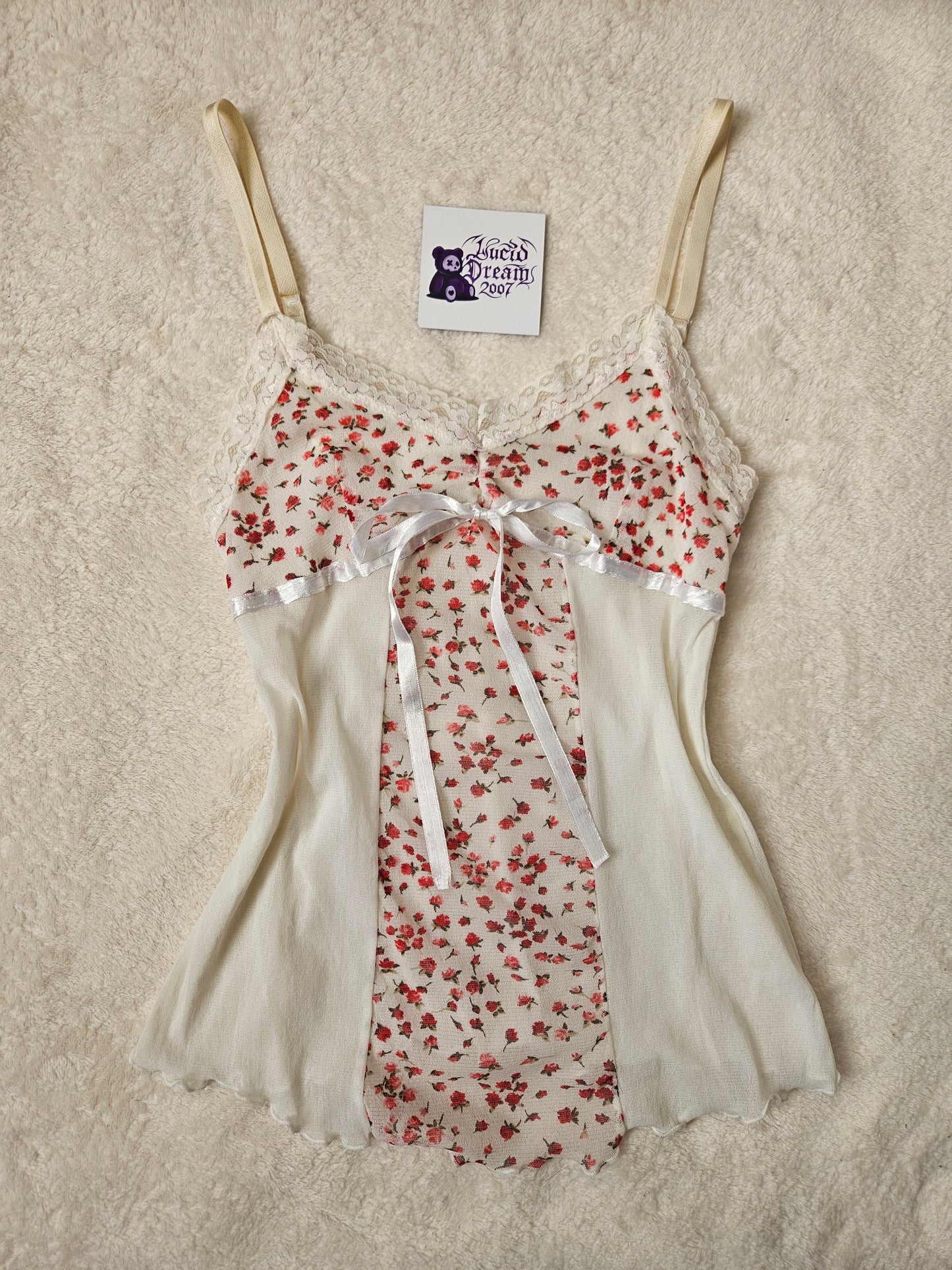 Haut en voile fleuri