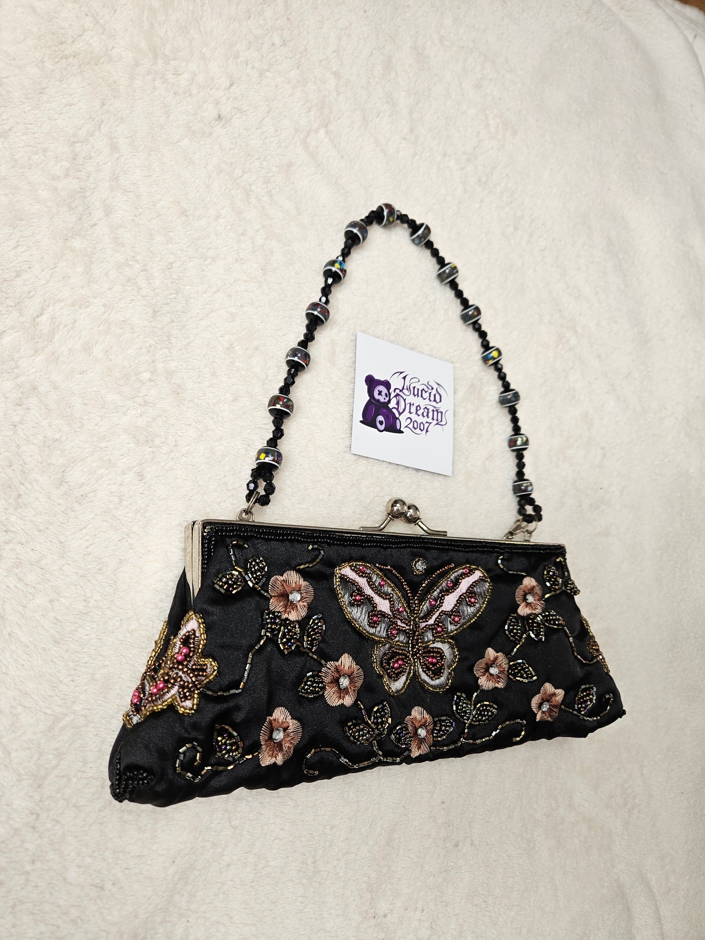 Pochette brodée