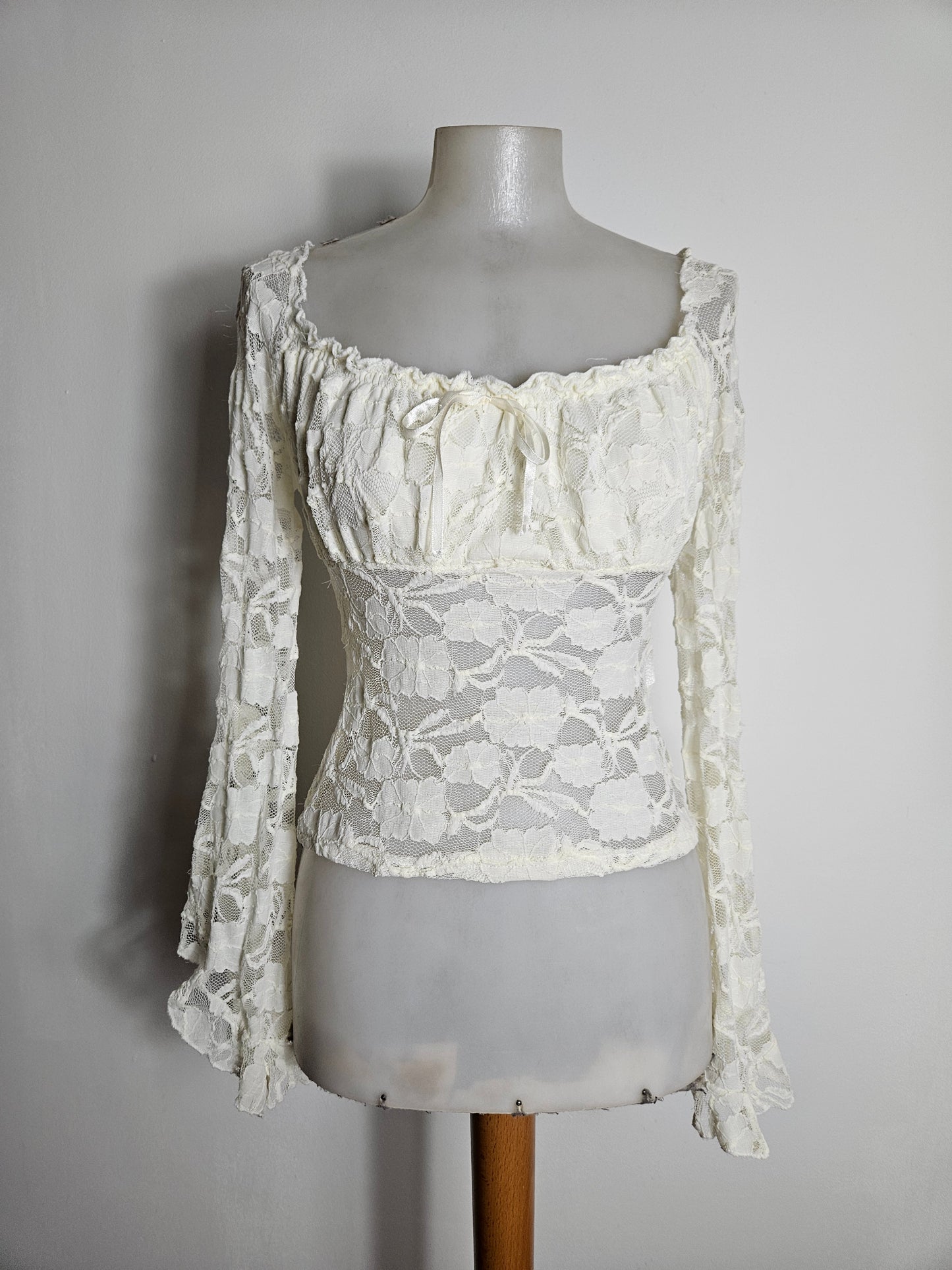 Haut en dentelle blanc cassé