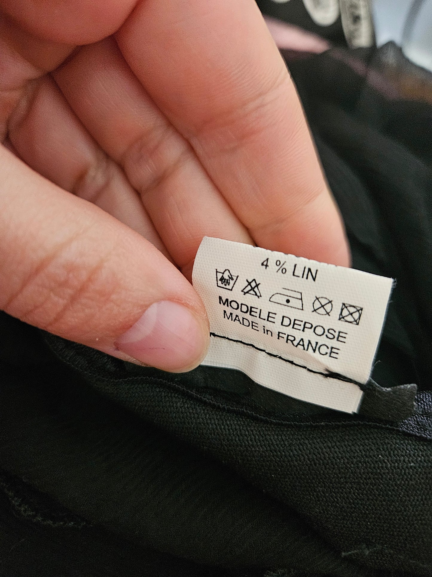 Haut dos nu en soie asymétrique
