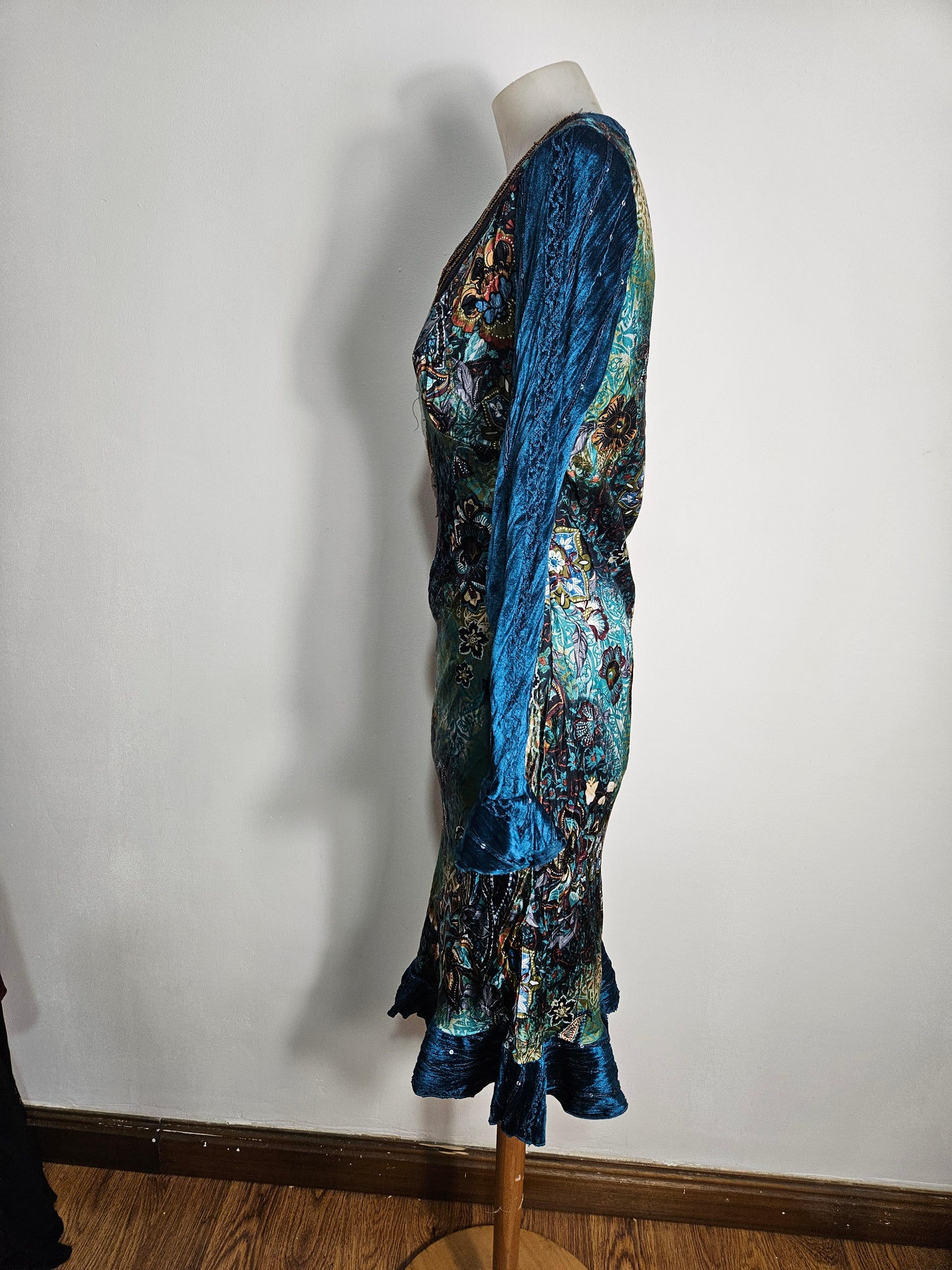 Robe brodée tons bleus