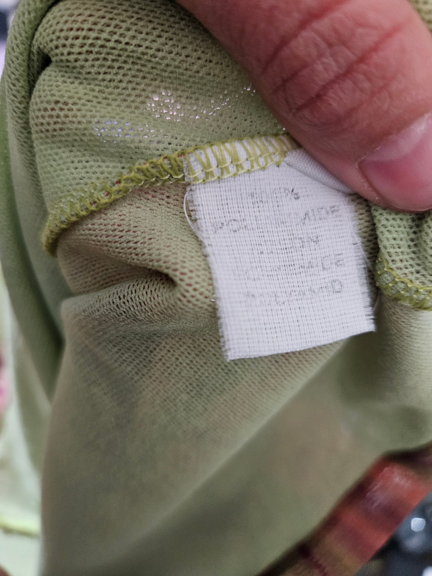 Haut en voile fleuri tons verts et rouge