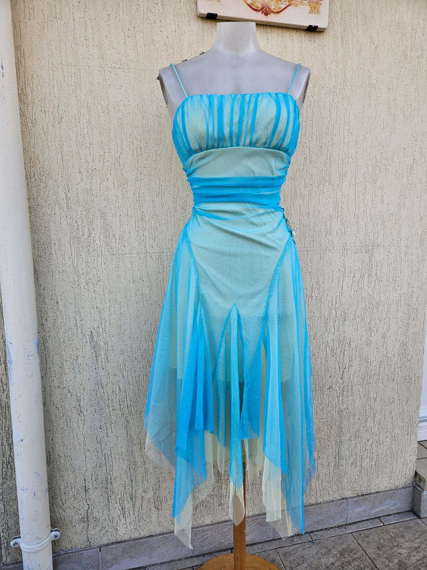 Vestido de gasa azul y verde