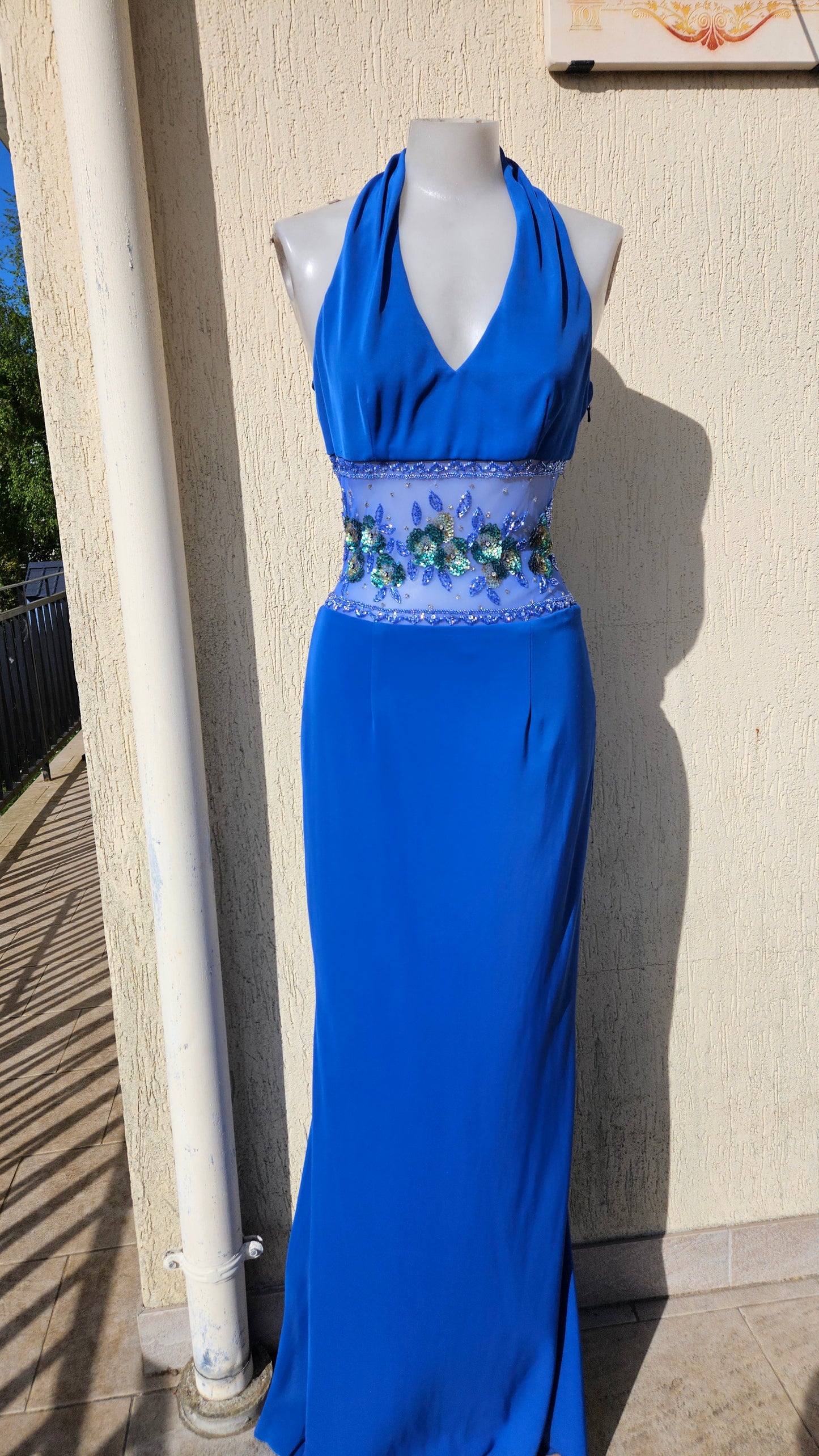 Robe de soirée bleue électrique brodée