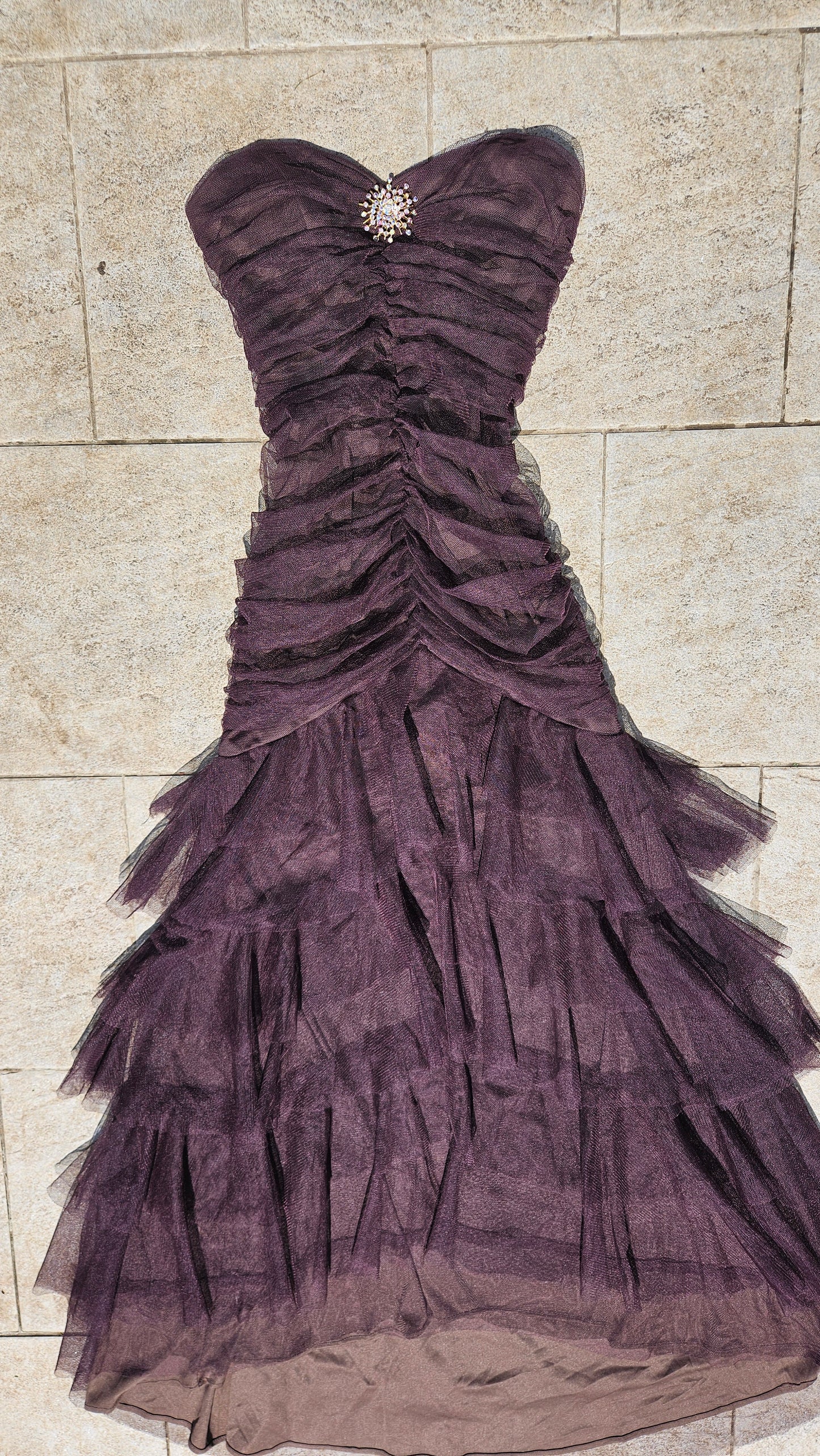 Robe marron à volants Caché