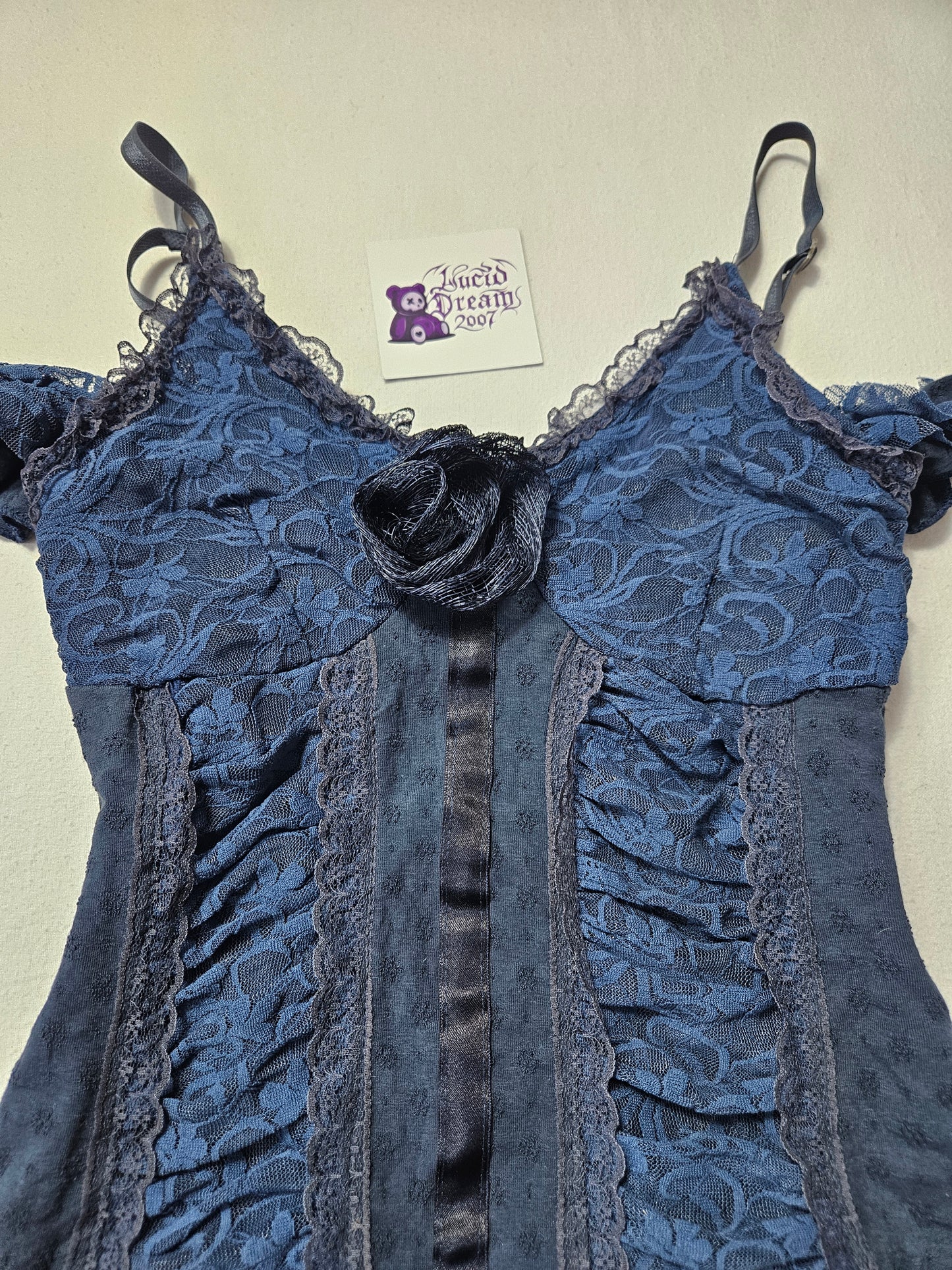Haut bleu détail dentelle