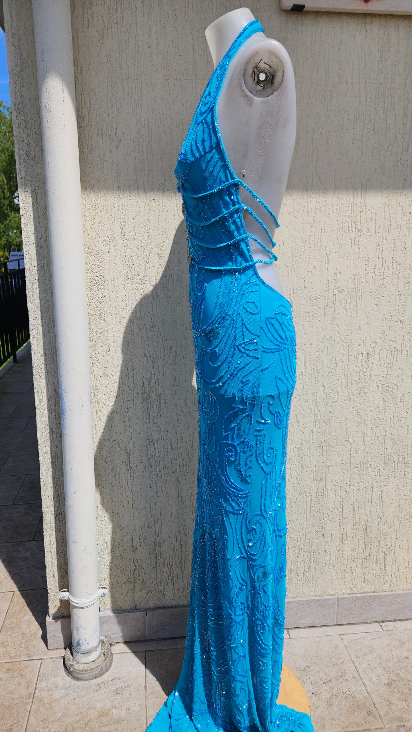 Robe dos nu brodée bleue