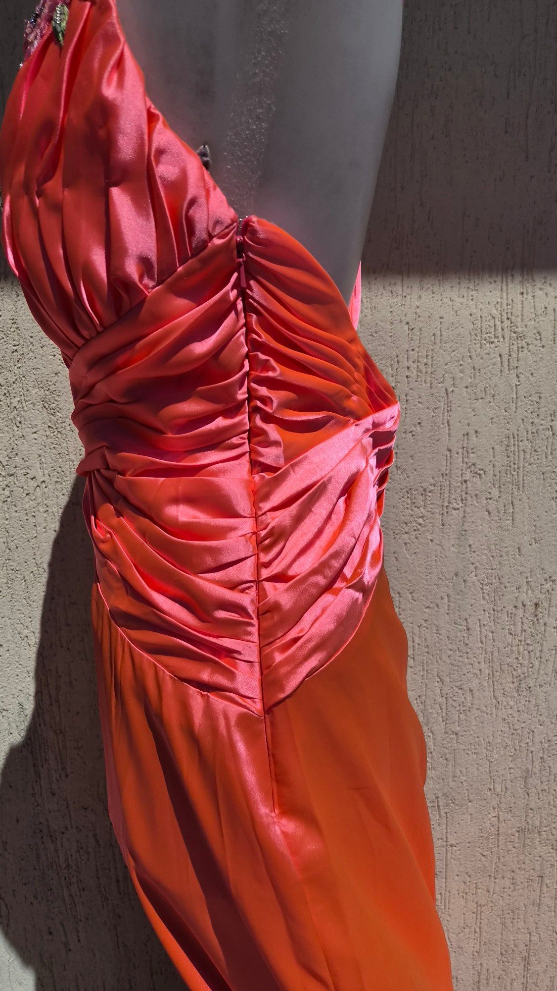 Robe fleurie rose orangé et verte