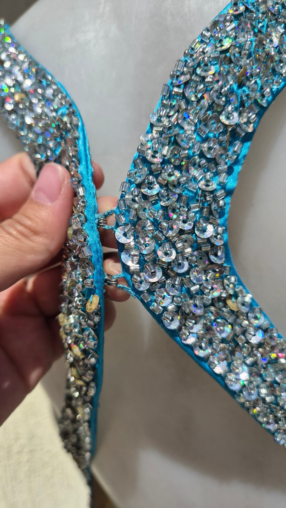 Robe bleue buste brodé