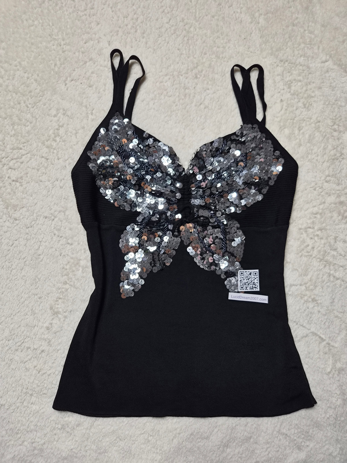 Haut détail papillon en sequins