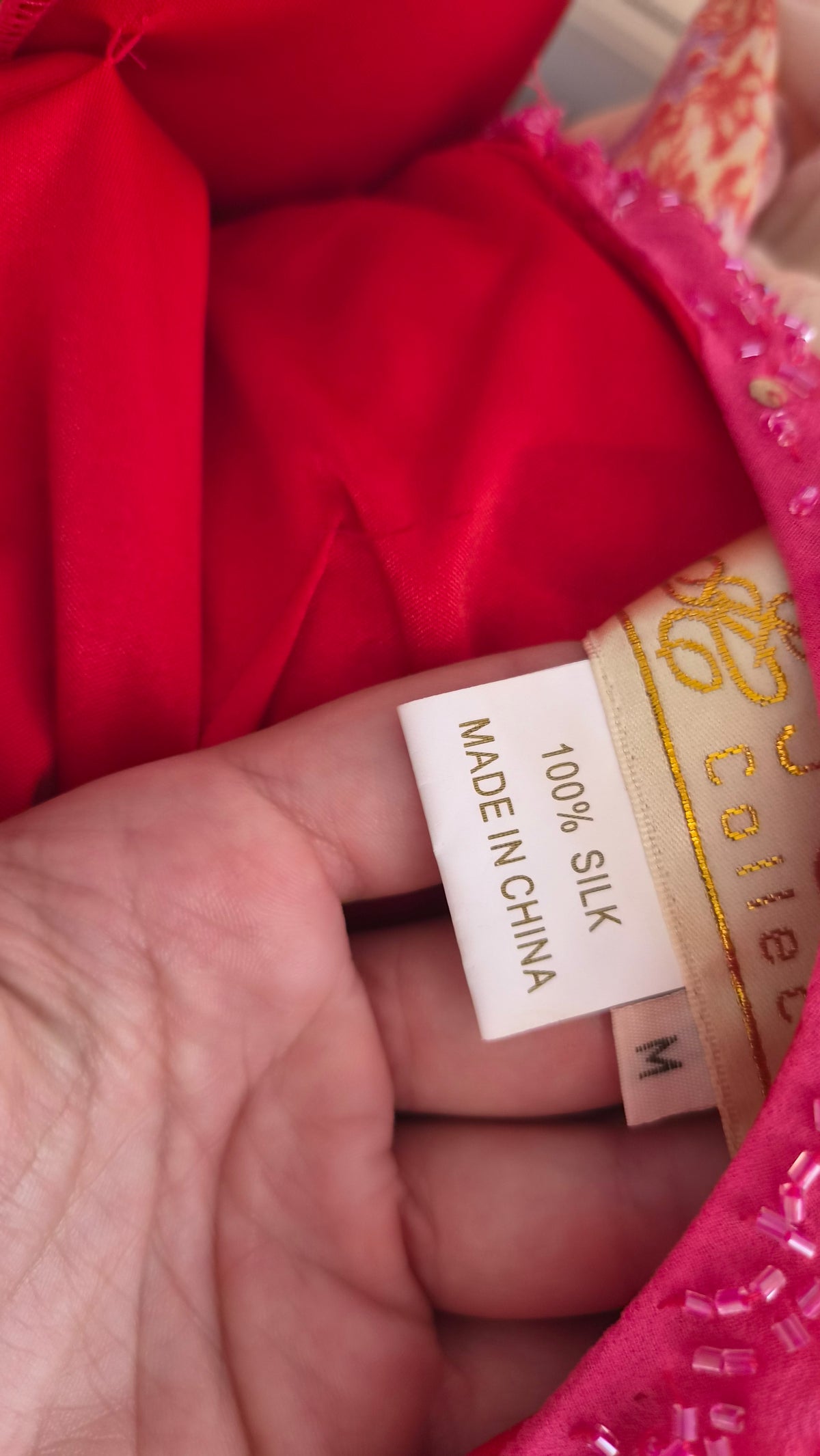 Robe en soie brodée rose et orange
