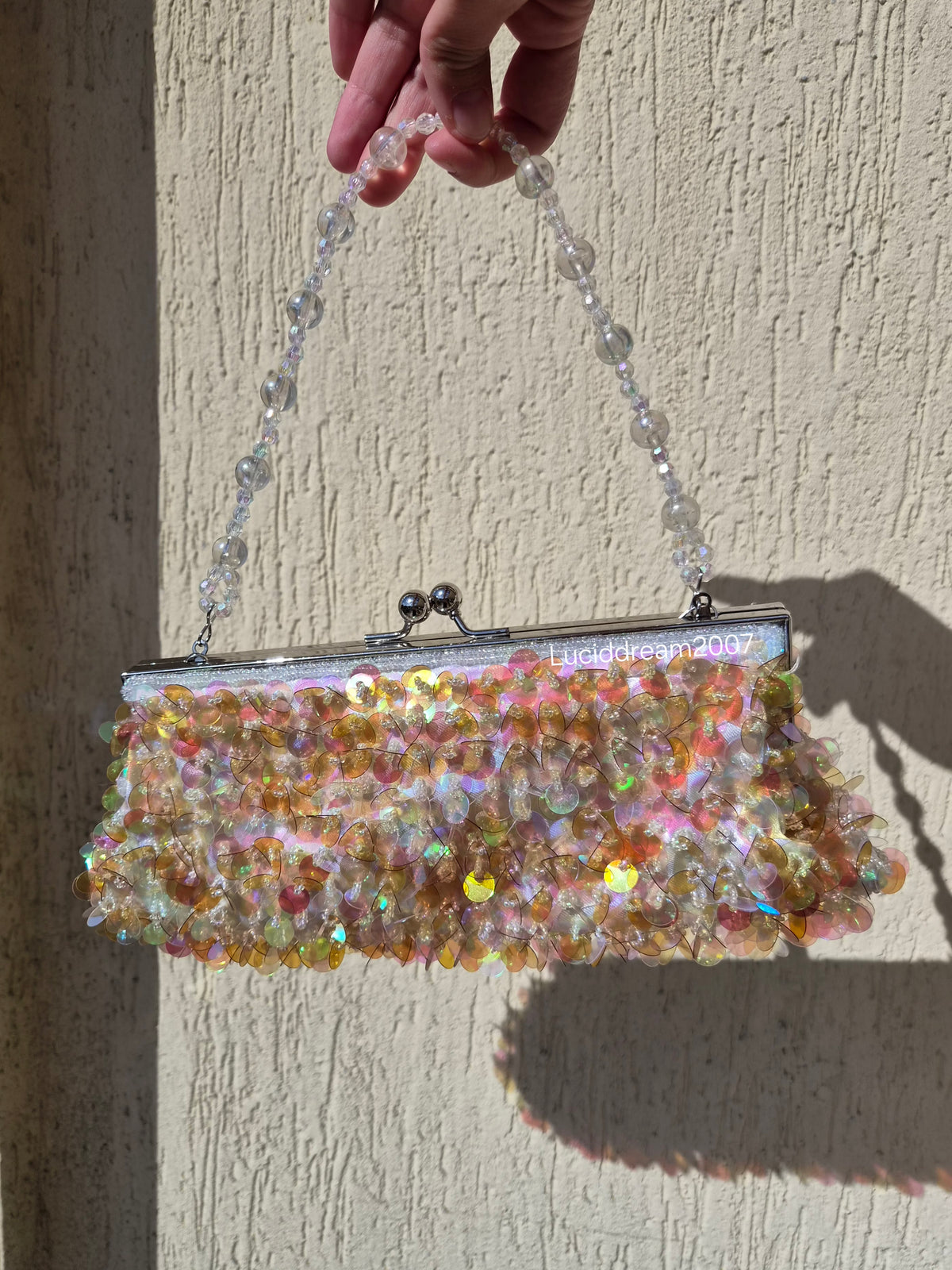 Pochette brodée