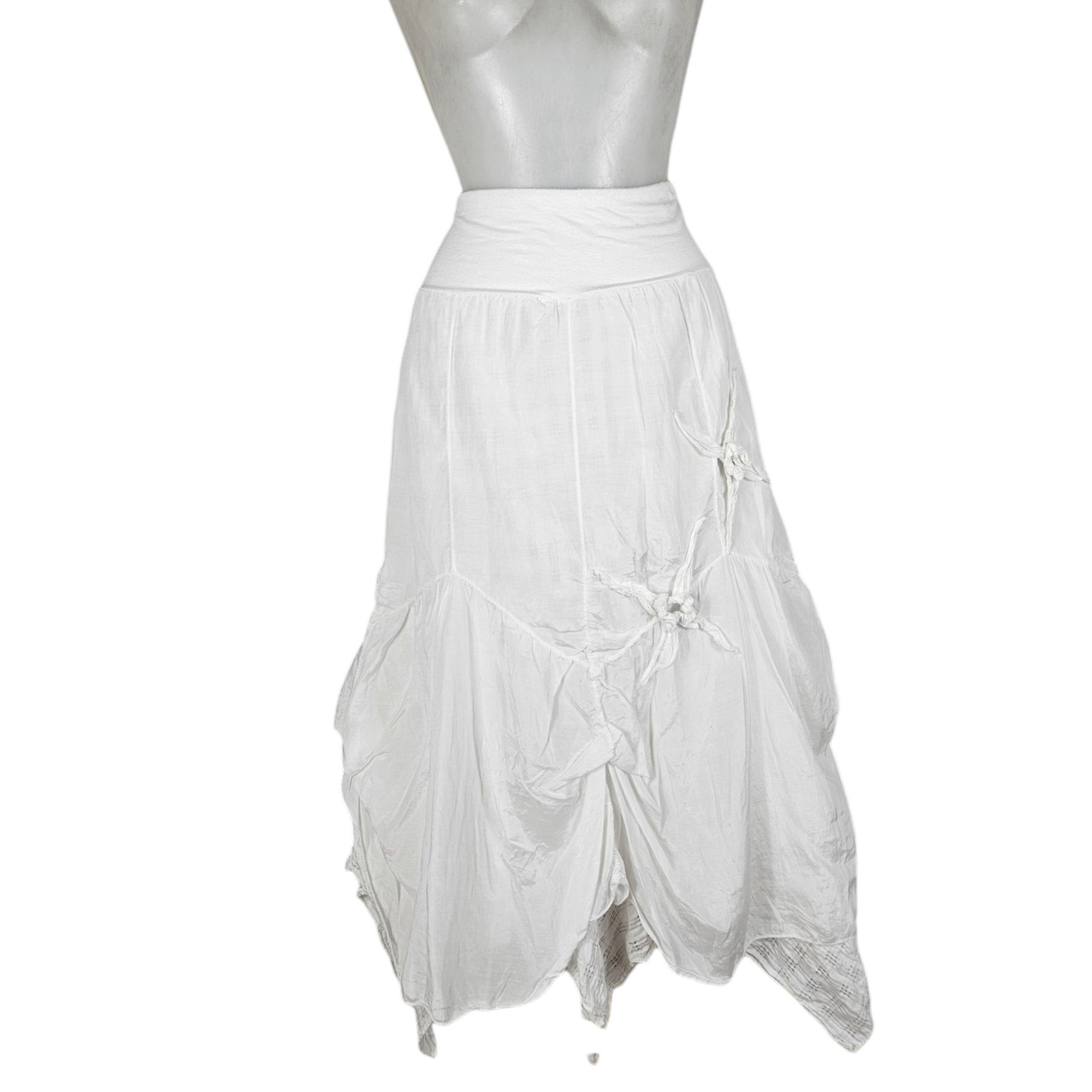 Jupe en soie blanche asymétrique détails brodés