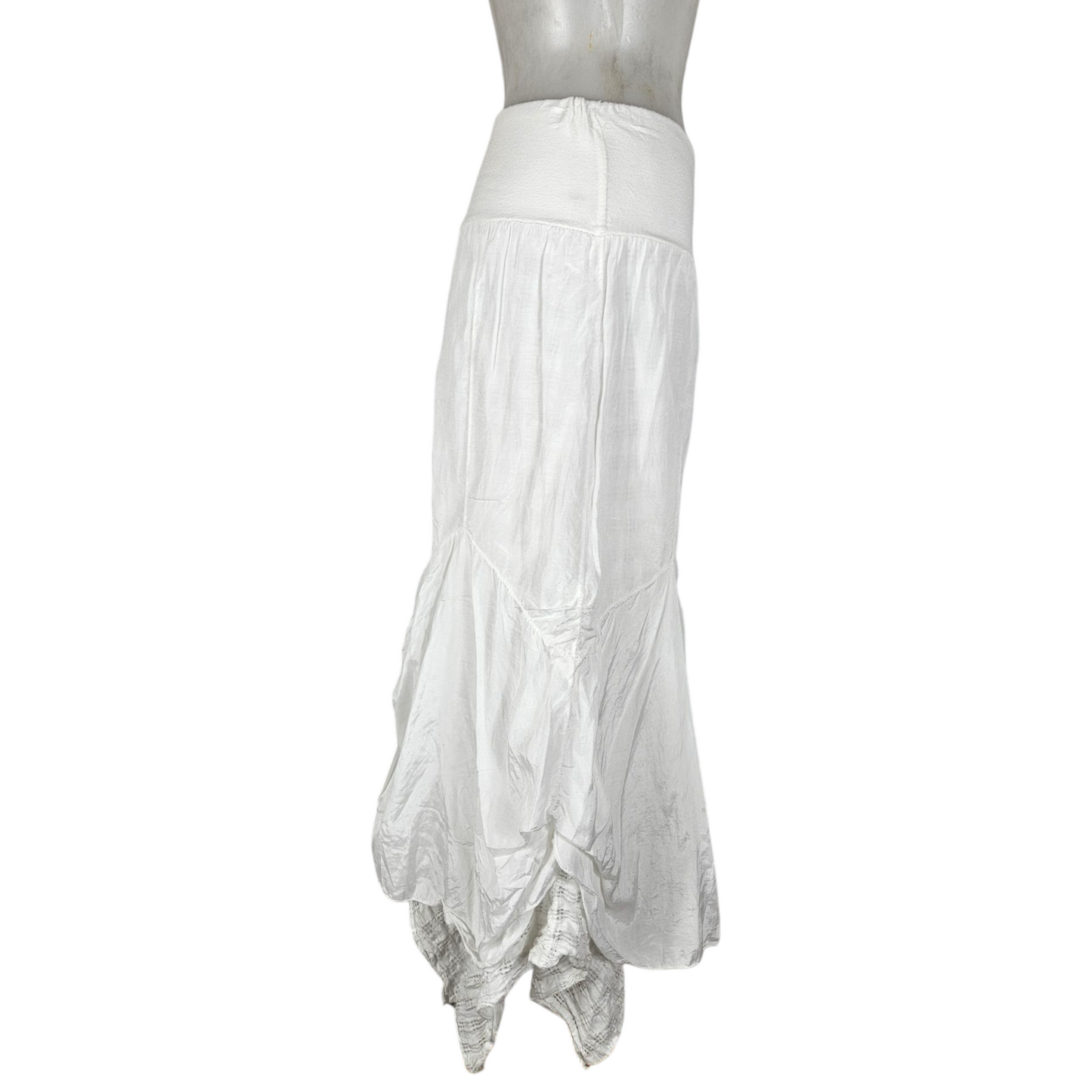 Jupe en soie blanche asymétrique détails brodés