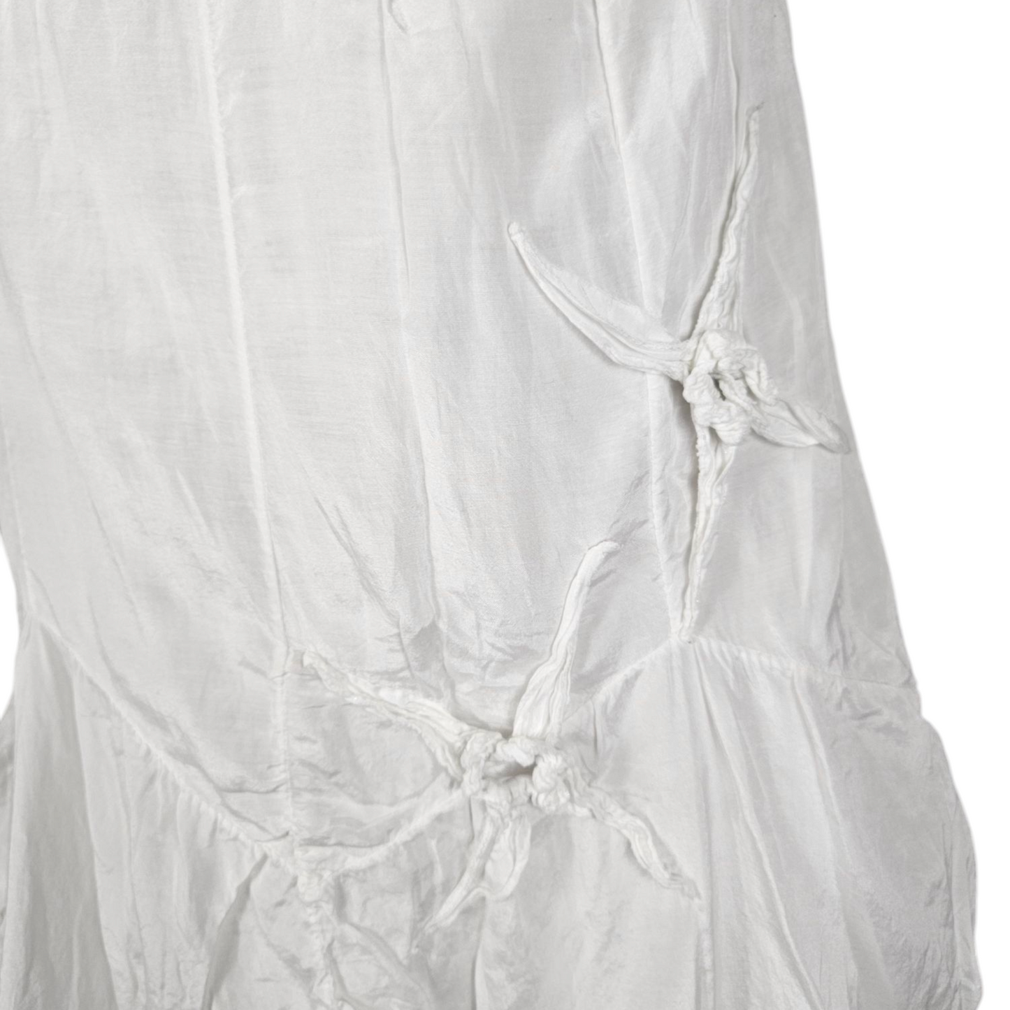 Jupe en soie blanche asymétrique détails brodés