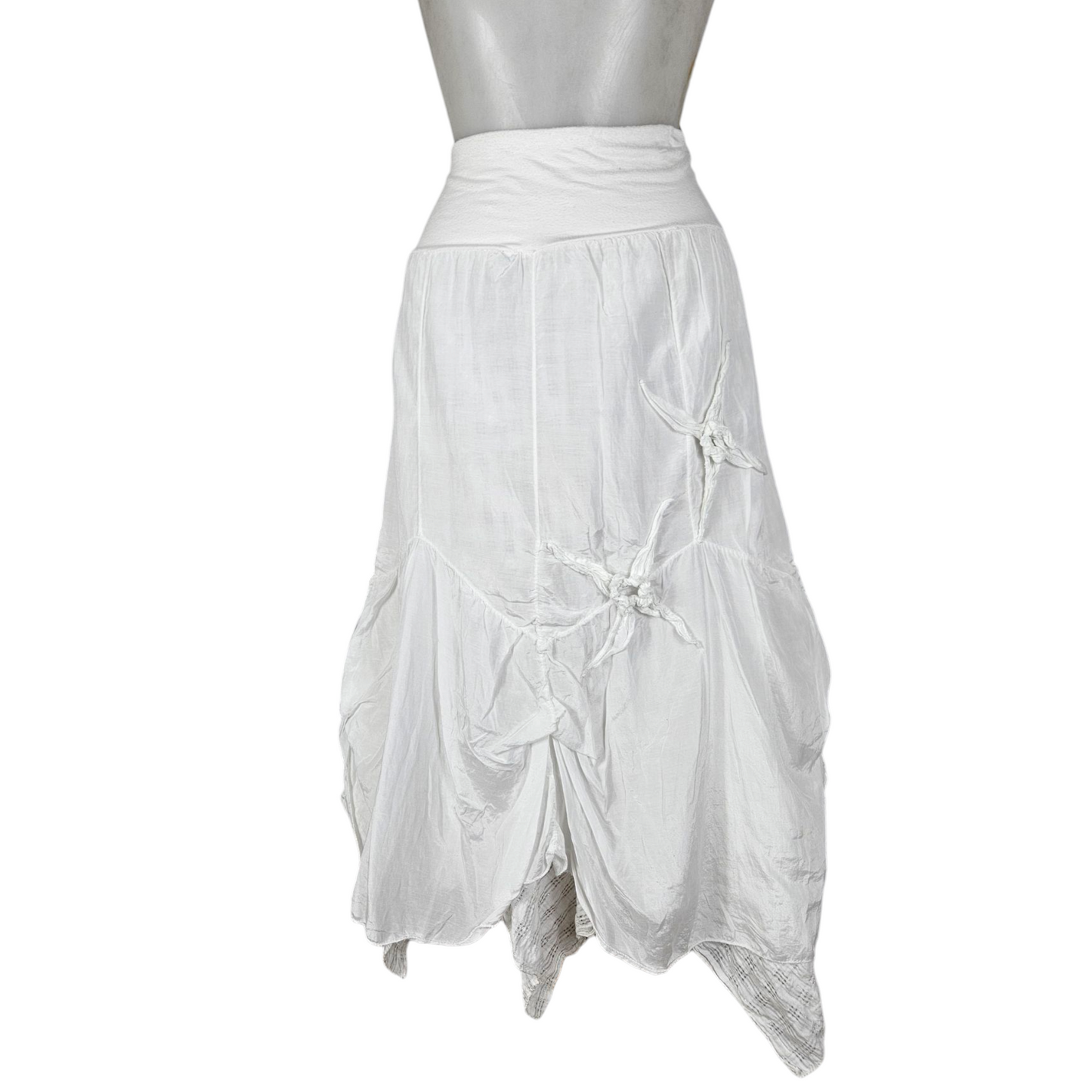 Jupe en soie blanche asymétrique détails brodés