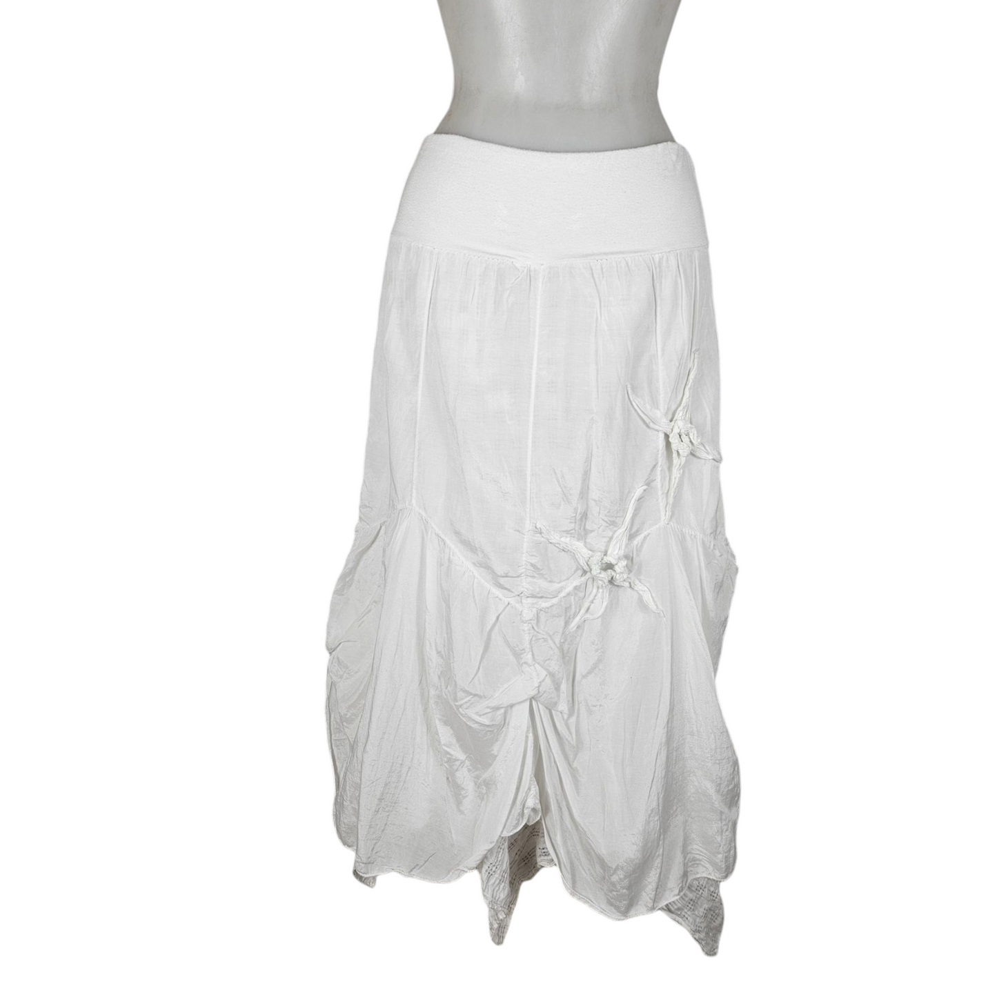Jupe en soie blanche asymétrique détails brodés