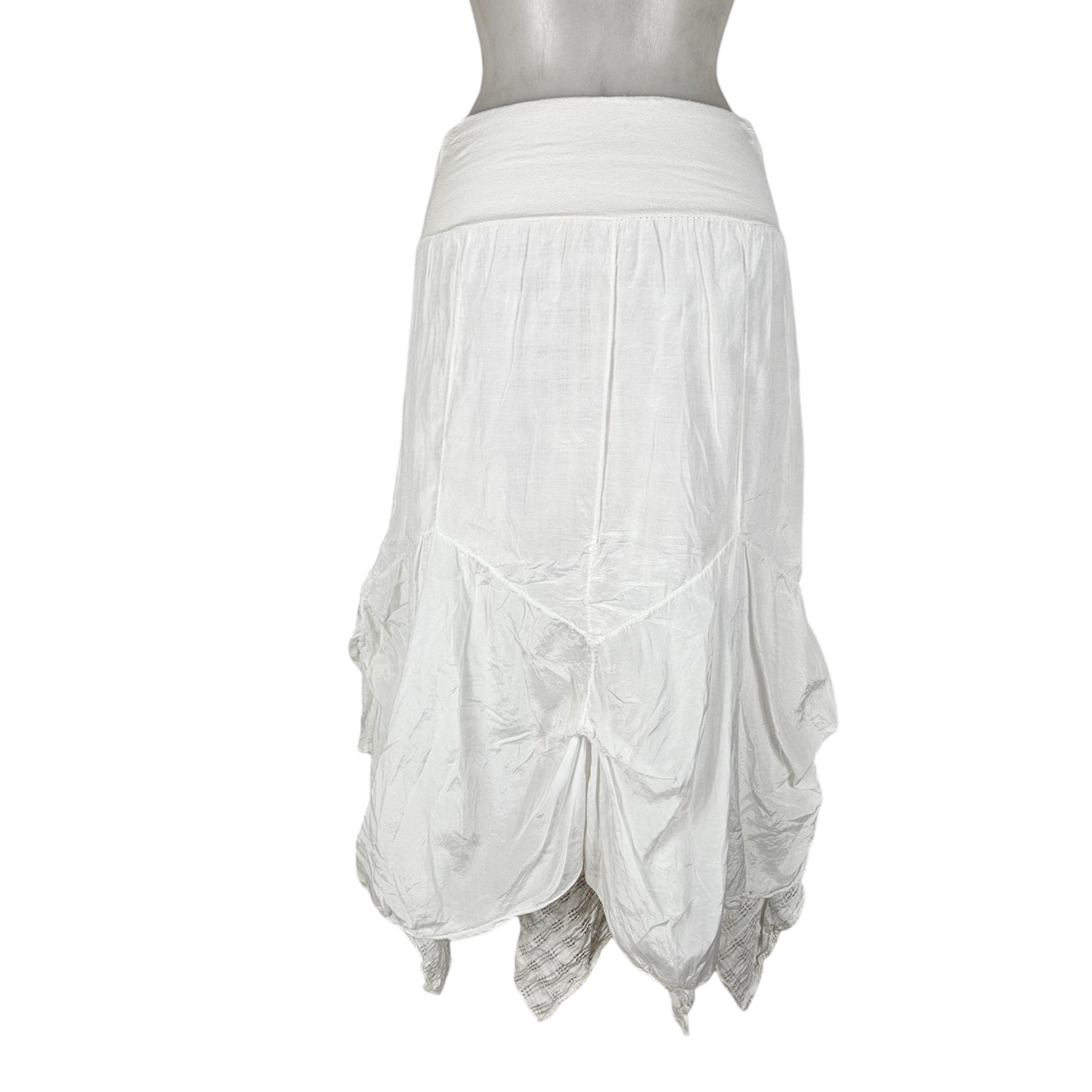 Jupe en soie blanche asymétrique détails brodés