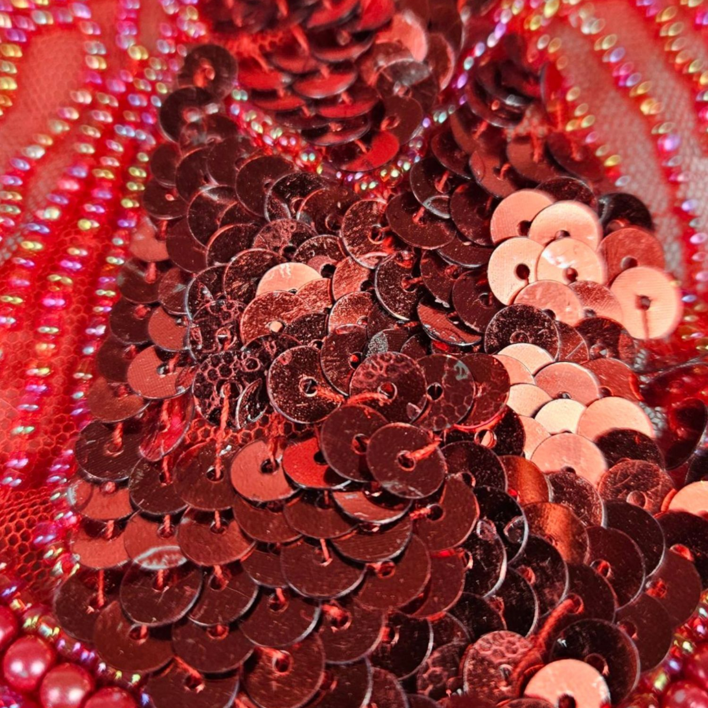 Haut dos nu perles et sequins rouges