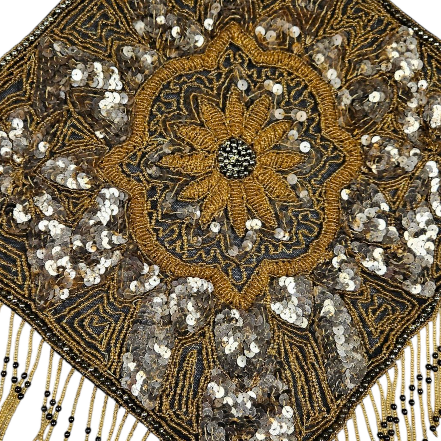 Haut dos nu brodé de perles et sequins doré