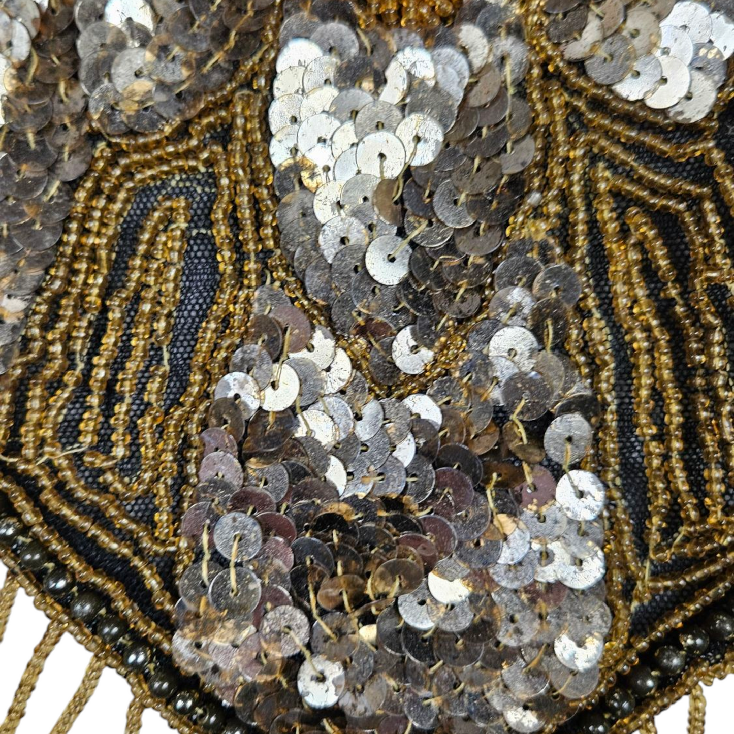 Haut dos nu brodé de perles et sequins doré