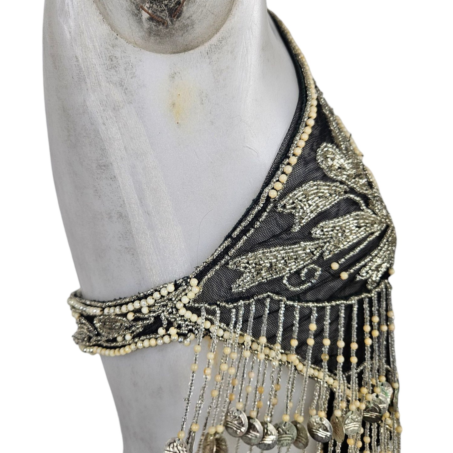 Haut dos nu brodé de perles en verre et sequins