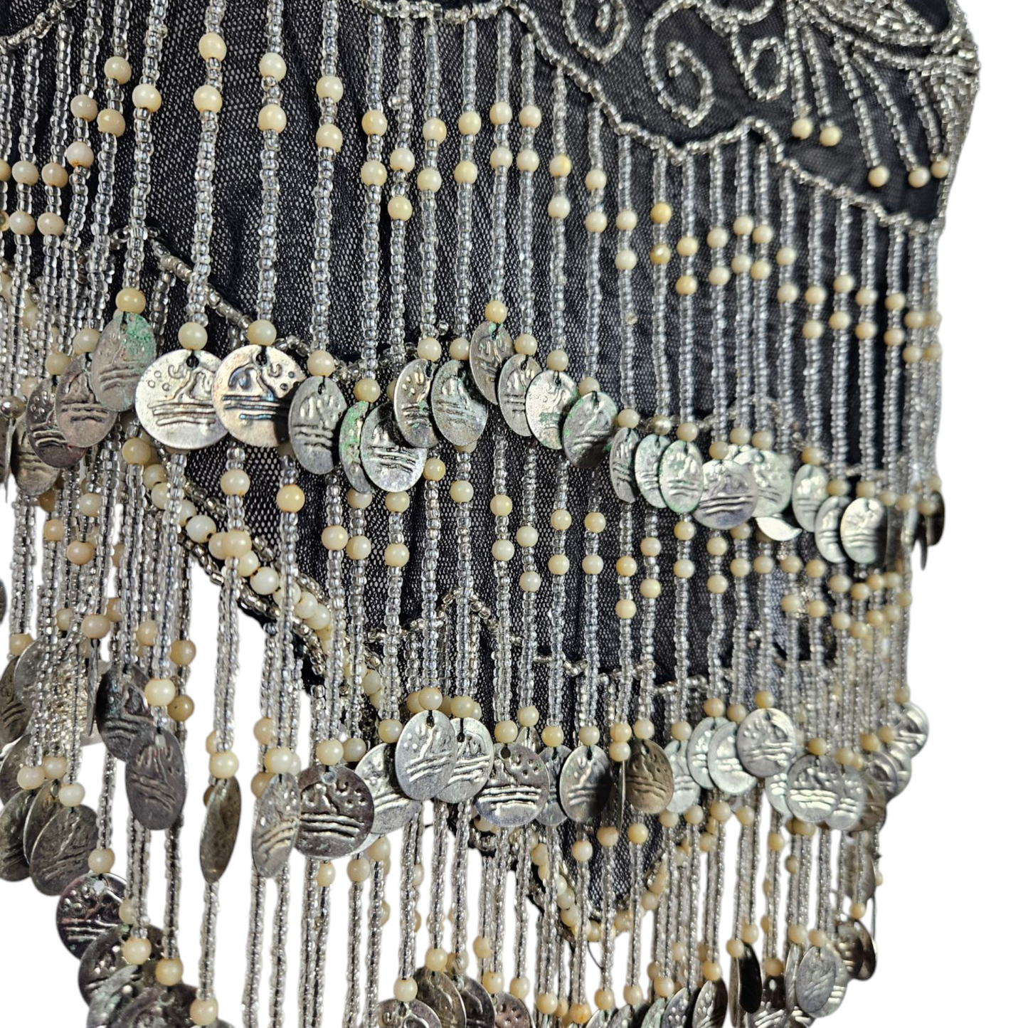 Haut dos nu brodé de perles en verre et sequins