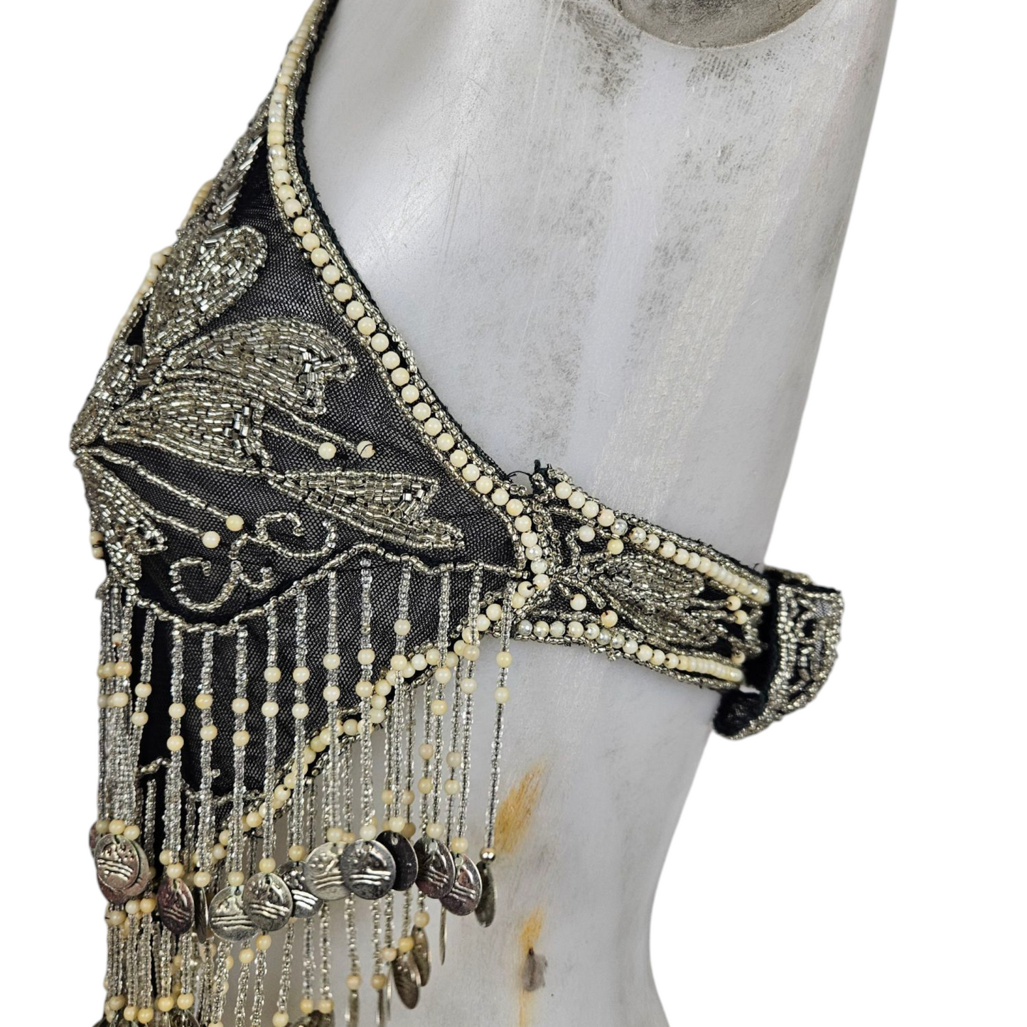 Haut dos nu brodé de perles en verre et sequins