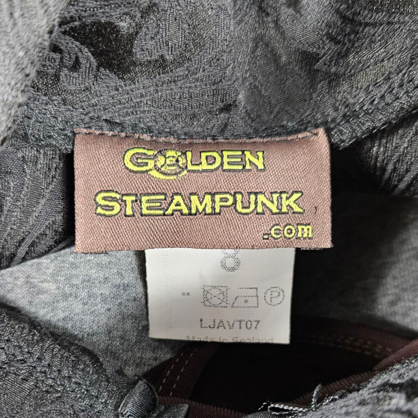 Boléro à motif d'arabesques et dentelle